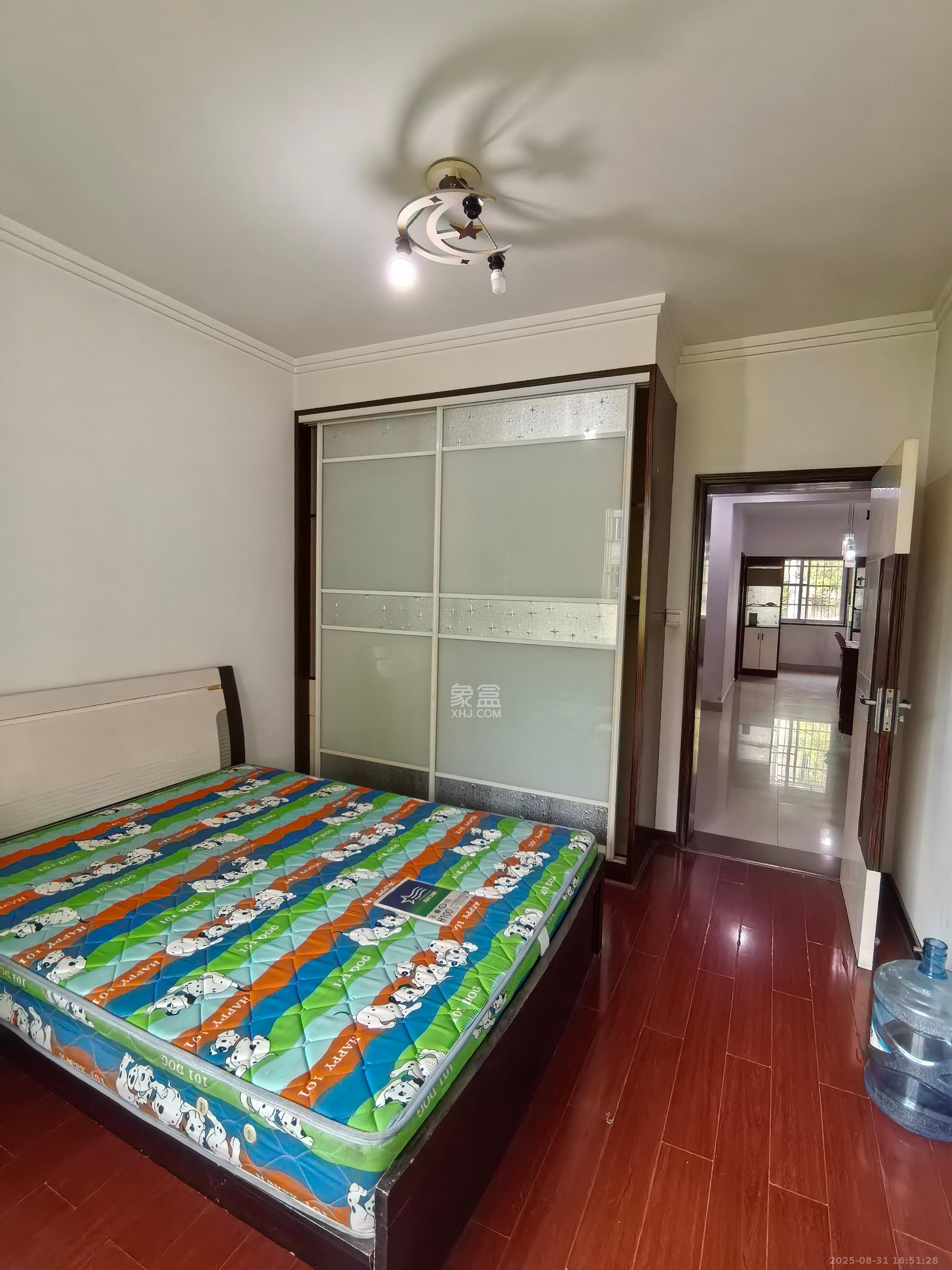 中南汽车世界 2室2厅1卫 1200.0元/月 中南汽车世界 2室2厅1卫 1200.0元/月室内图