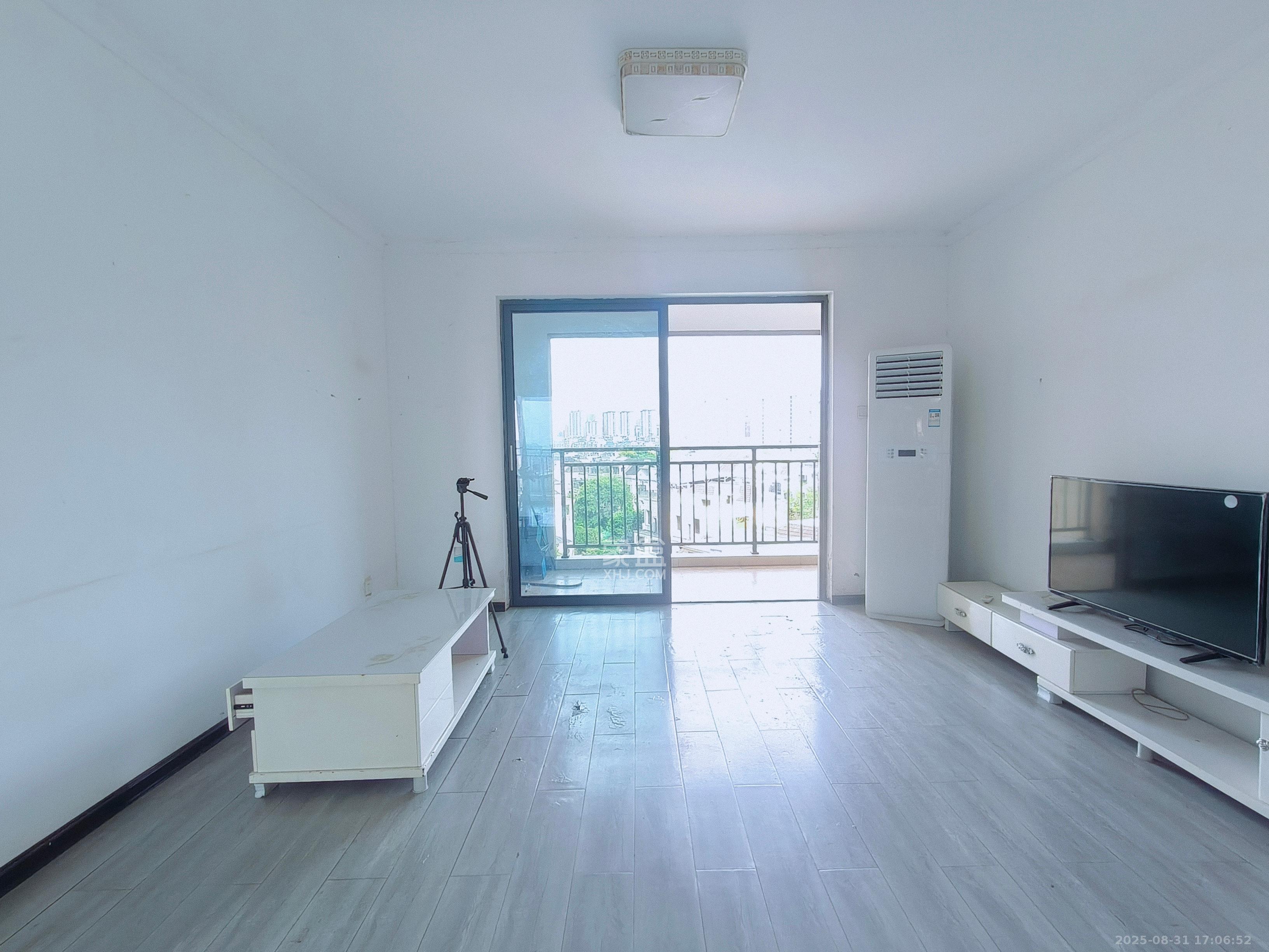 卢浮原著  3室2厅2卫    2300.0元/月 卢浮原著  3室2厅2卫    2300.0元/月