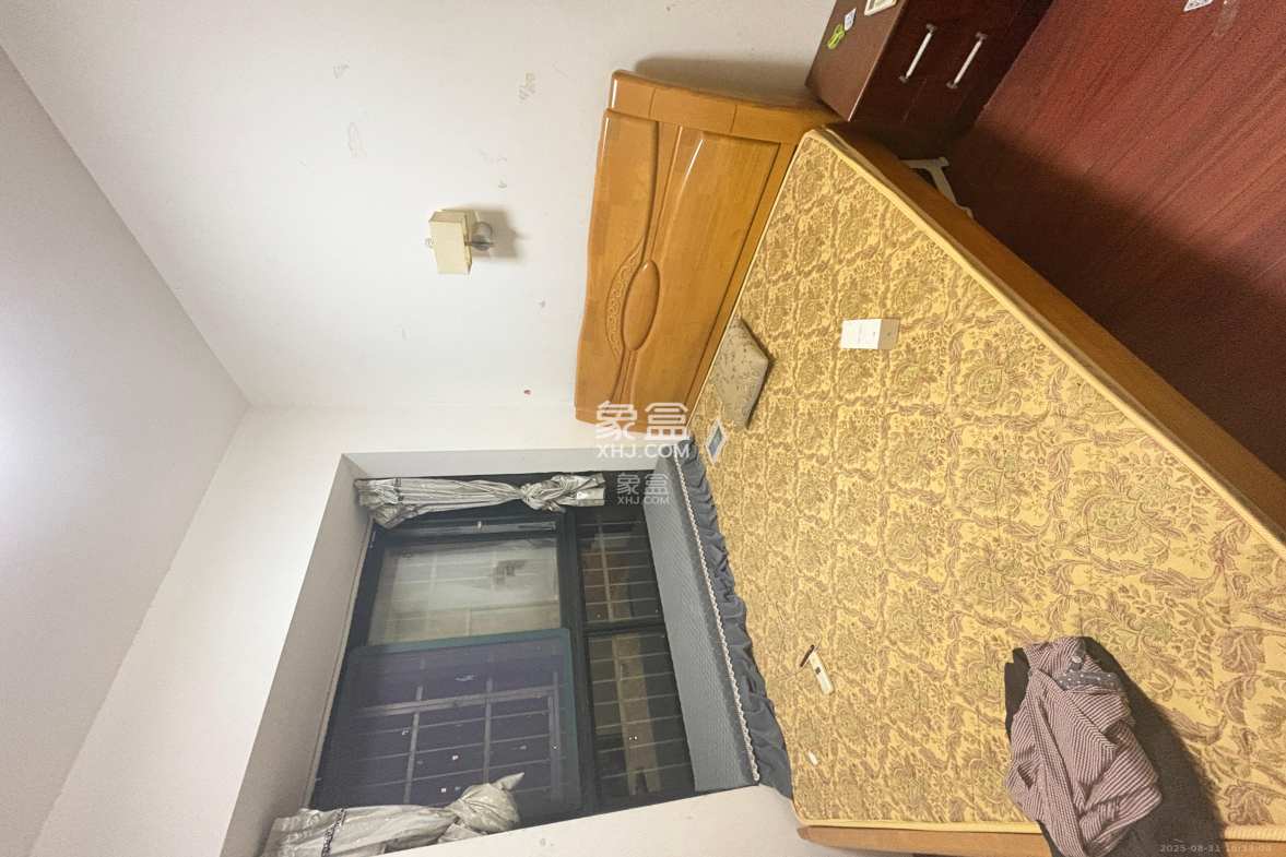 银盘鑫城 1室2厅1卫 1500.0元/月 银盘鑫城 1室2厅1卫 1500.0元/月室内图