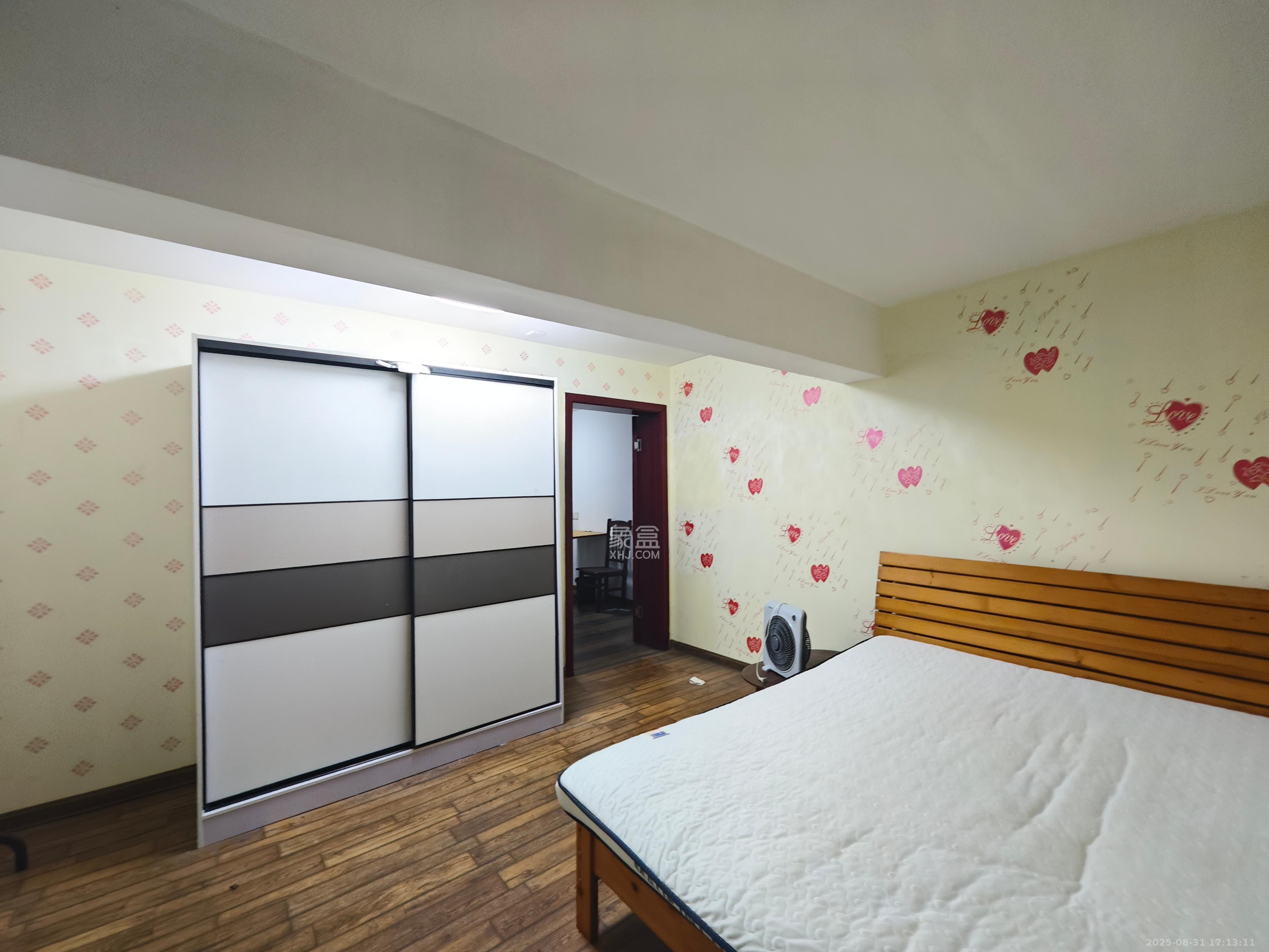 加加大街（华景苑）  3室2厅2卫    1800.0元/月室内图