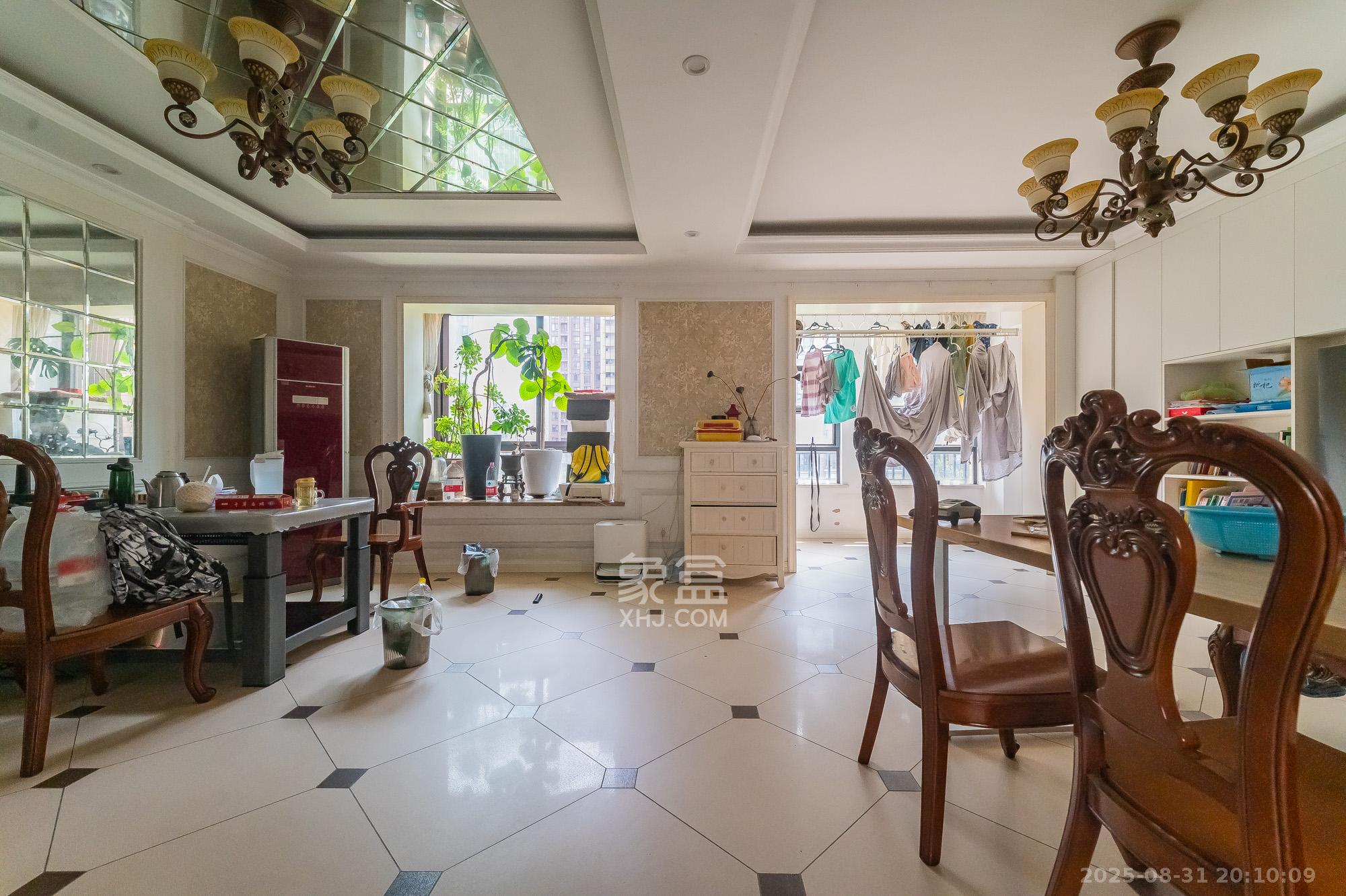 华润凤凰城一期 4室2厅2卫 115.0万 华润凤凰城一期 4室2厅2卫 115.0万客厅