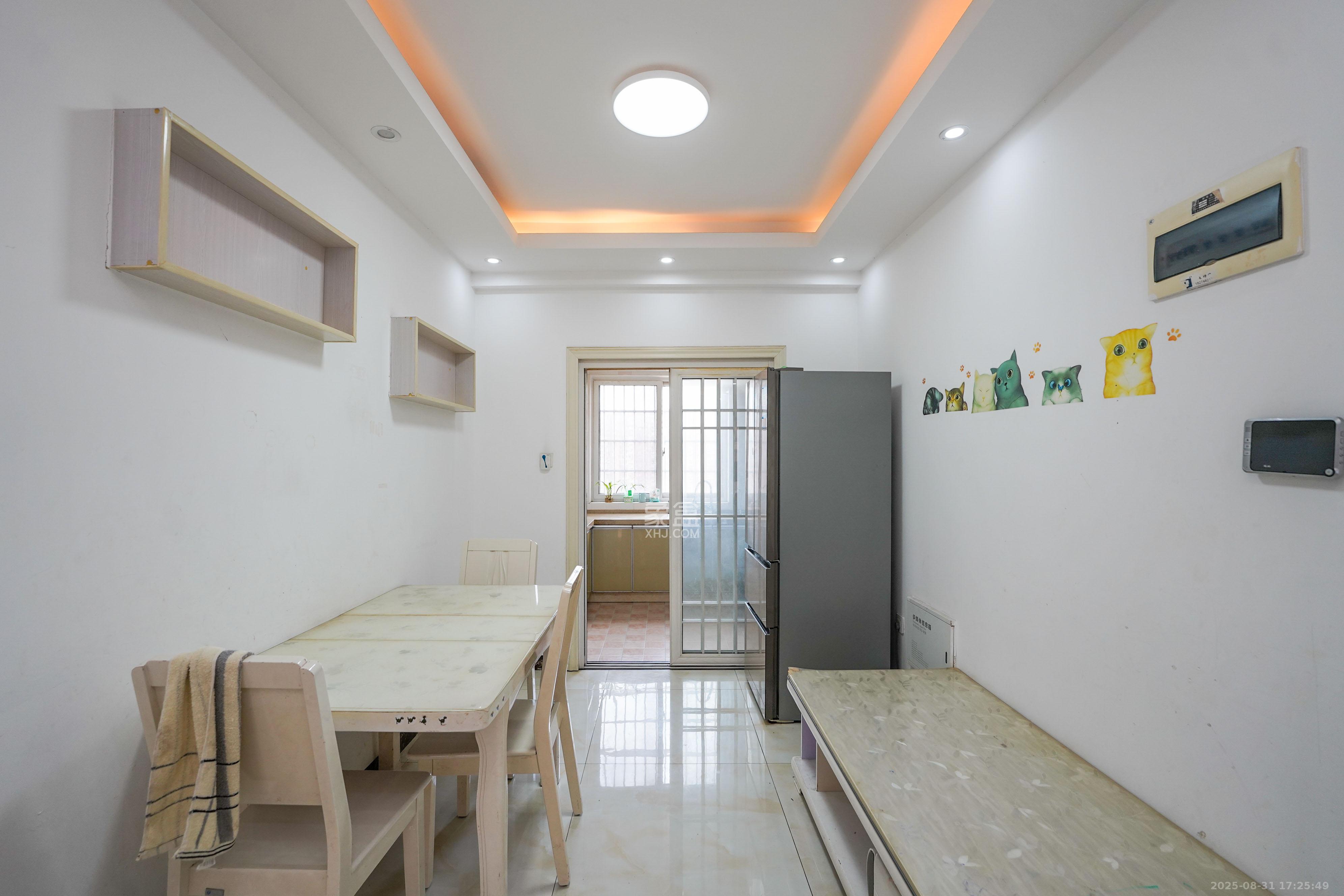 鑫天格林香山  3室2厅2卫    65.0万 鑫天格林香山  3室2厅2卫    65.0万客厅