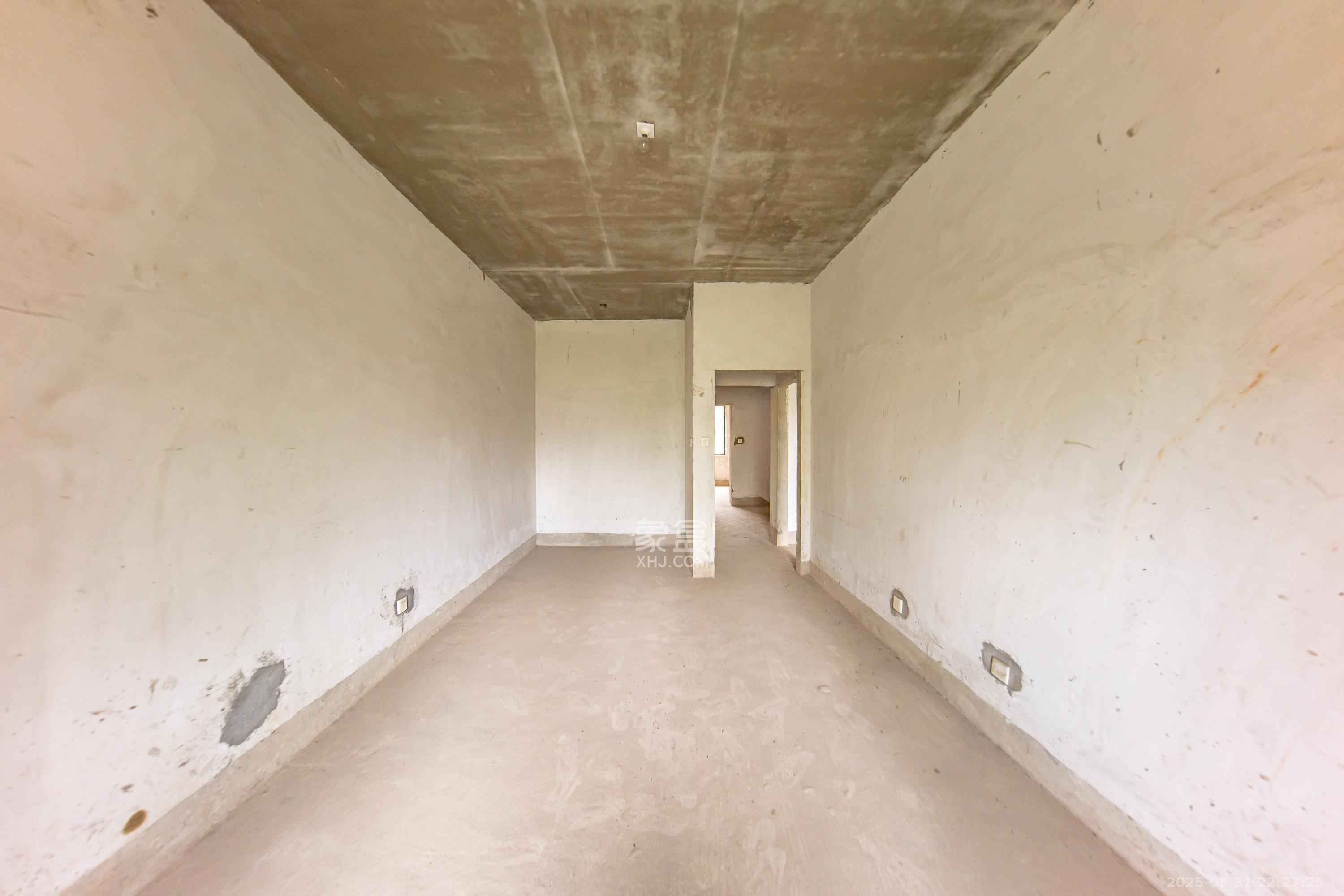 卓越麓山别墅(麓山峰境产权麓山花苑)  4室2厅3卫    208.0万 卓越麓山别墅(麓山峰境产权麓山花苑)  4室2厅3卫    208.0万卧室