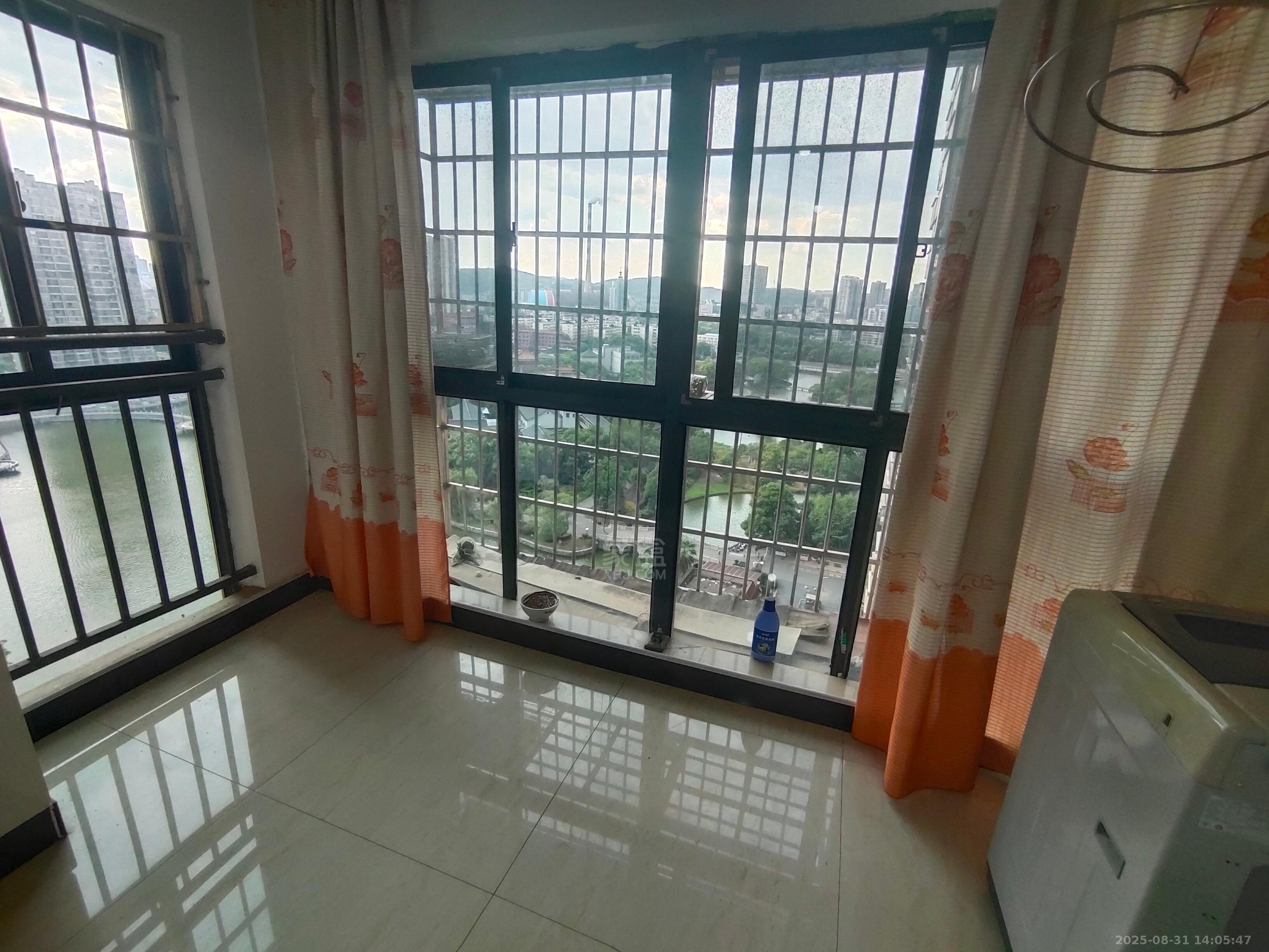 文化园三期  2室2厅1卫    1300.0元/月室内图