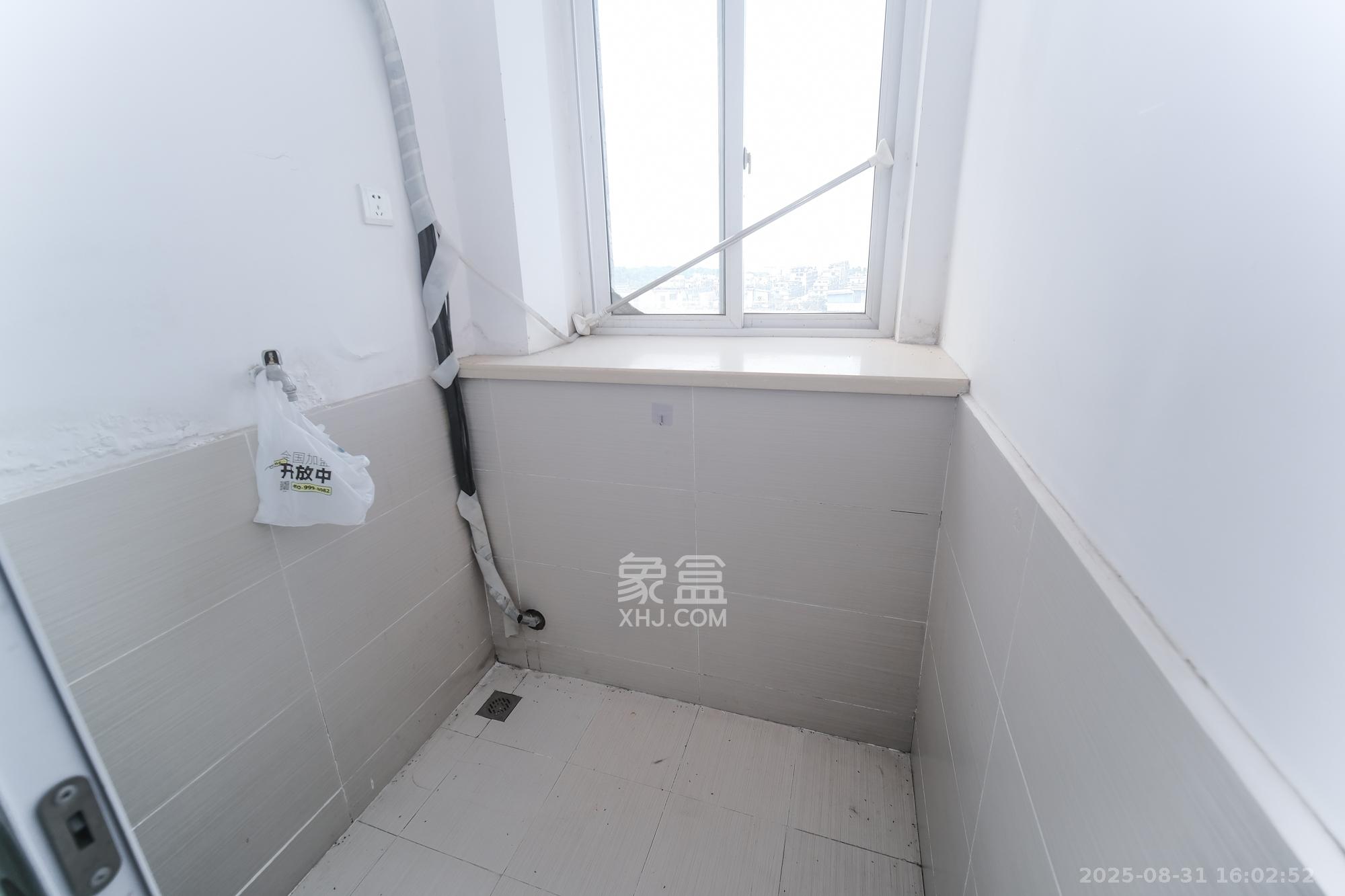 月亮湾草莓街区一、二期  1室1厅1卫    18.0万 月亮湾草莓街区一、二期  1室1厅1卫    18.0万阳台