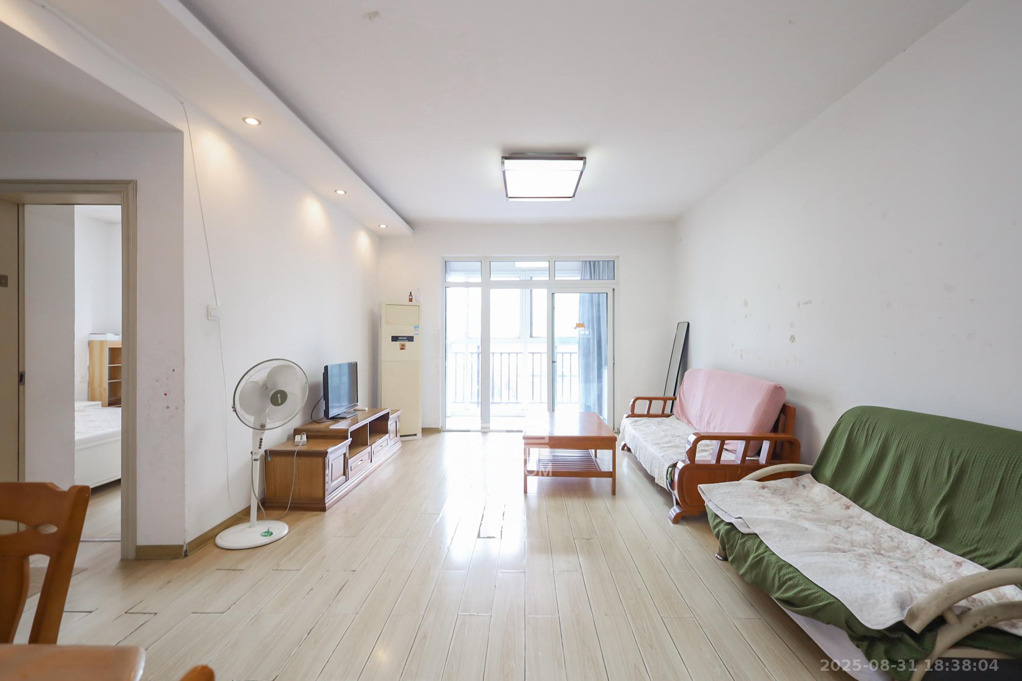 风华四季园  2室2厅1卫    75.0万 风华四季园  2室2厅1卫    75.0万客厅