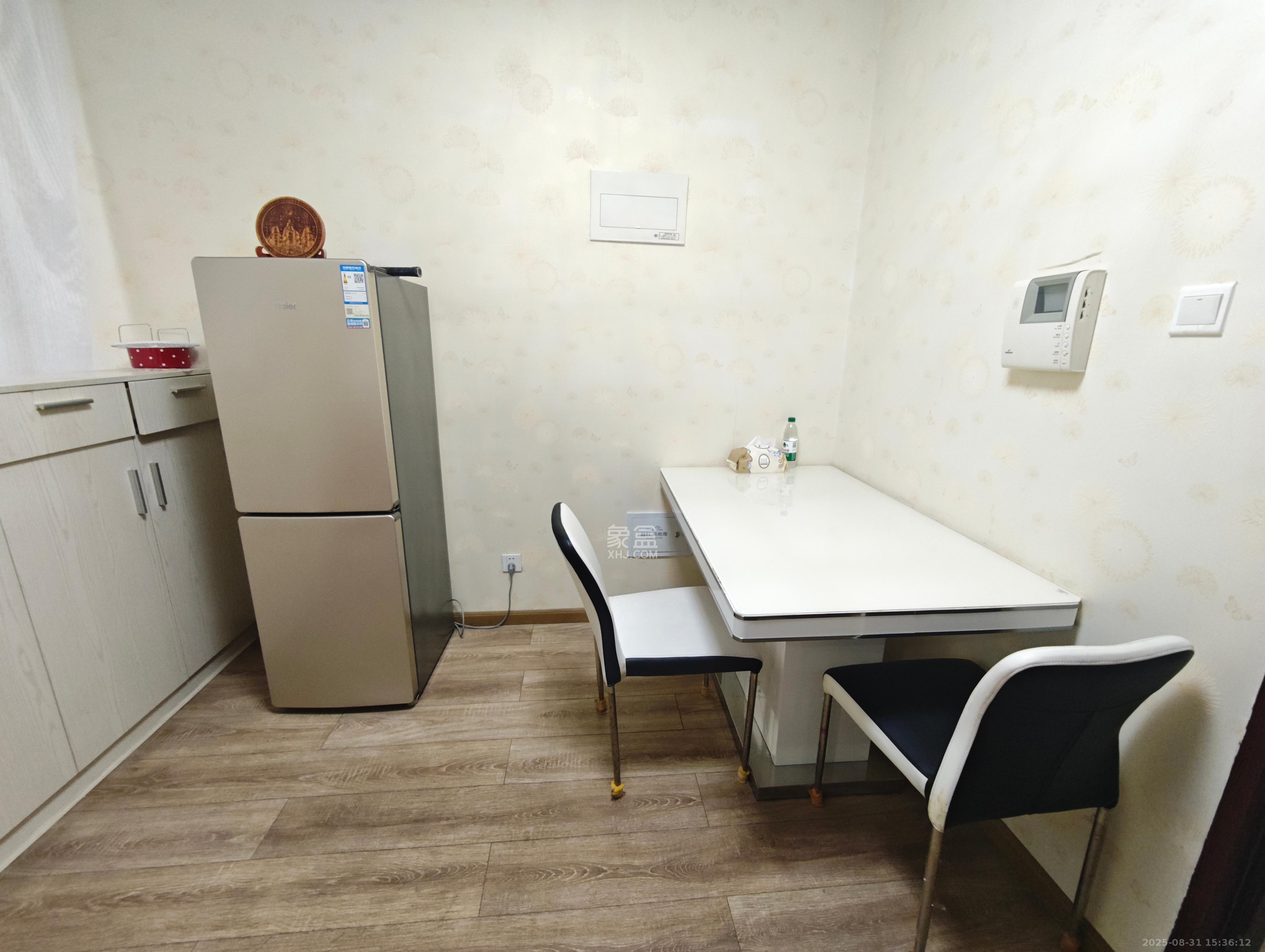 融科东南海  1室2厅1卫   2100.00元/月室内图