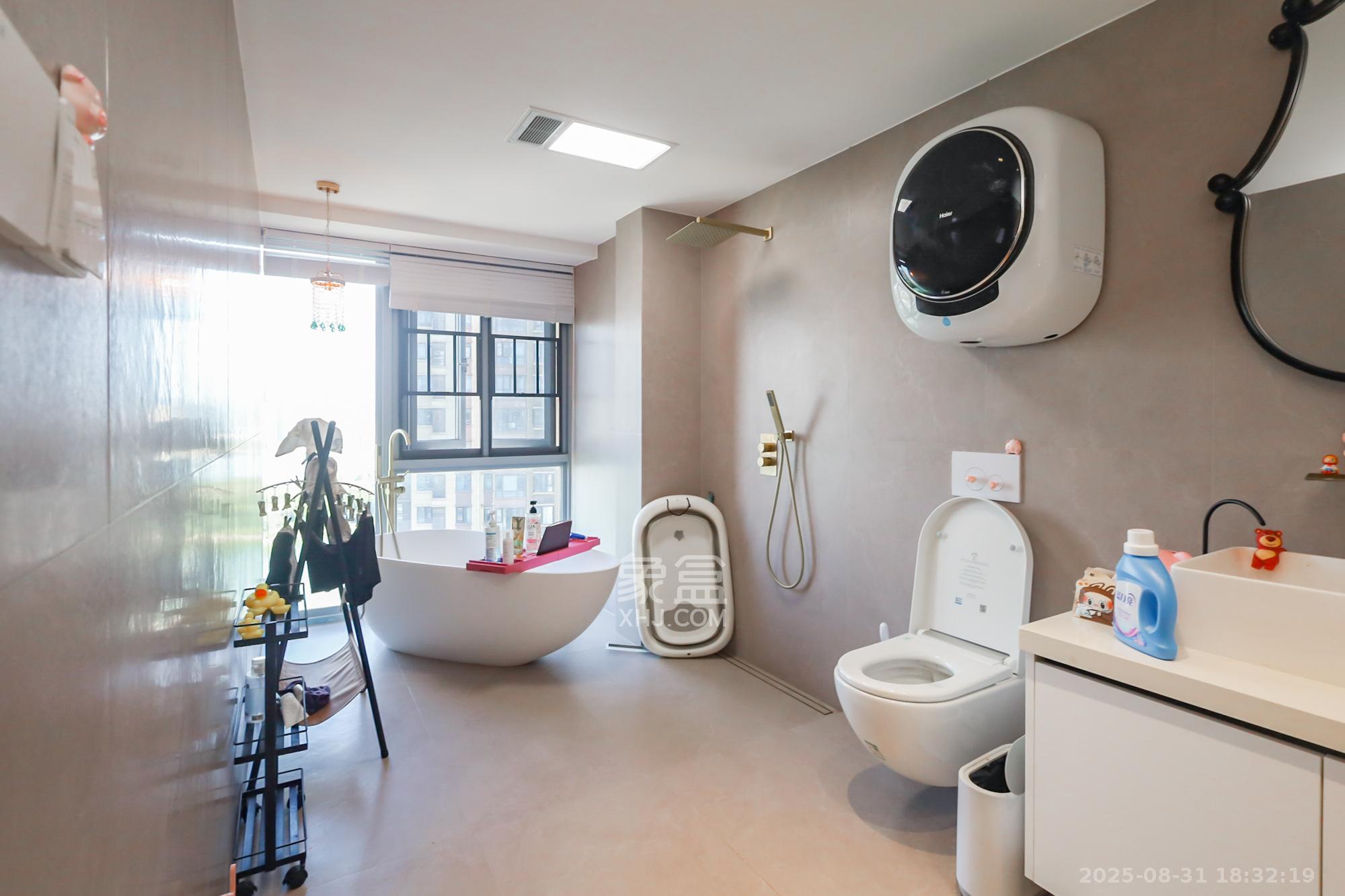 保利天禧C区  4室2厅4卫    650.0万 保利天禧C区  4室2厅4卫    650.0万卫生间