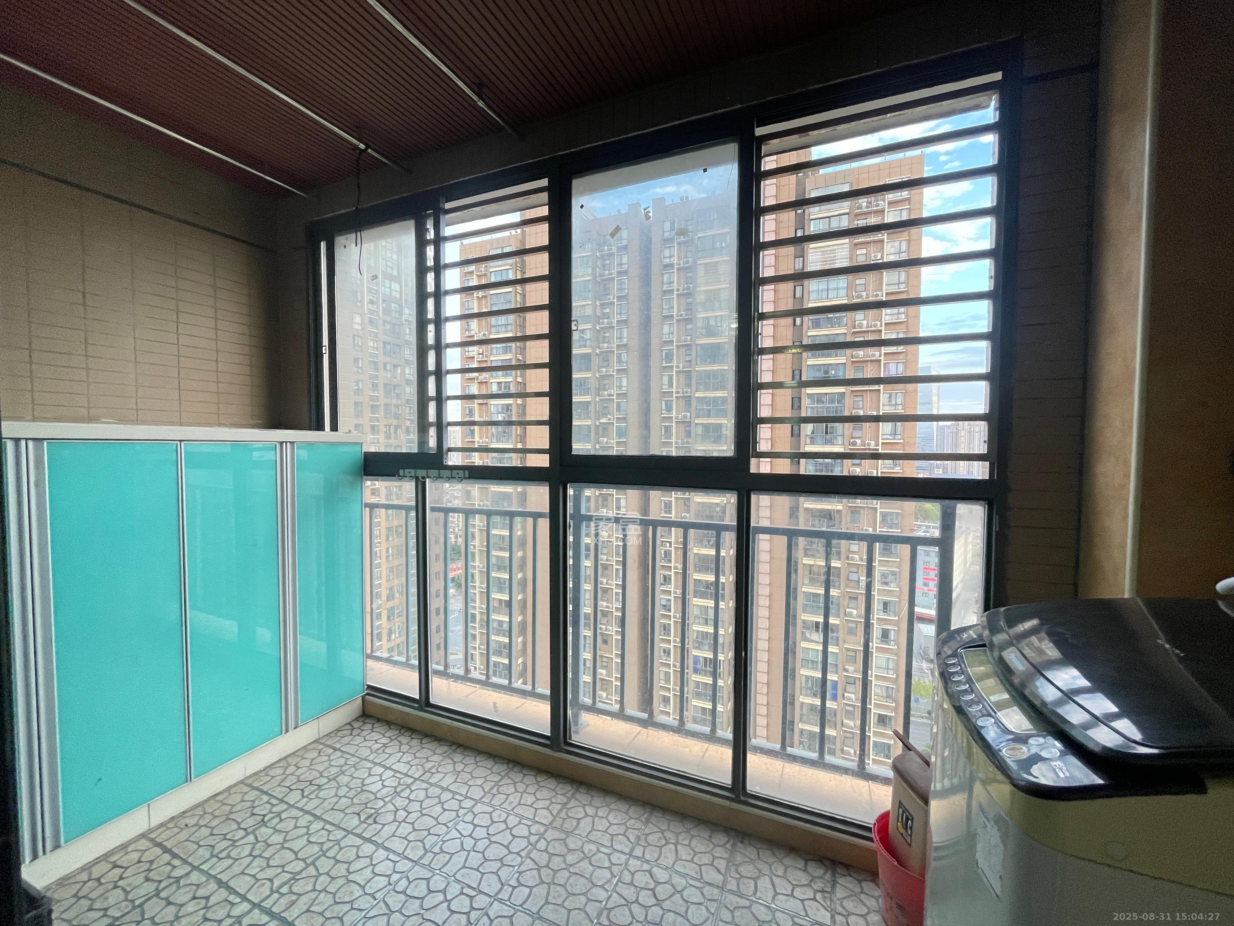 地华梅溪湖畔  2室2厅1卫   2200.00元/月室内图