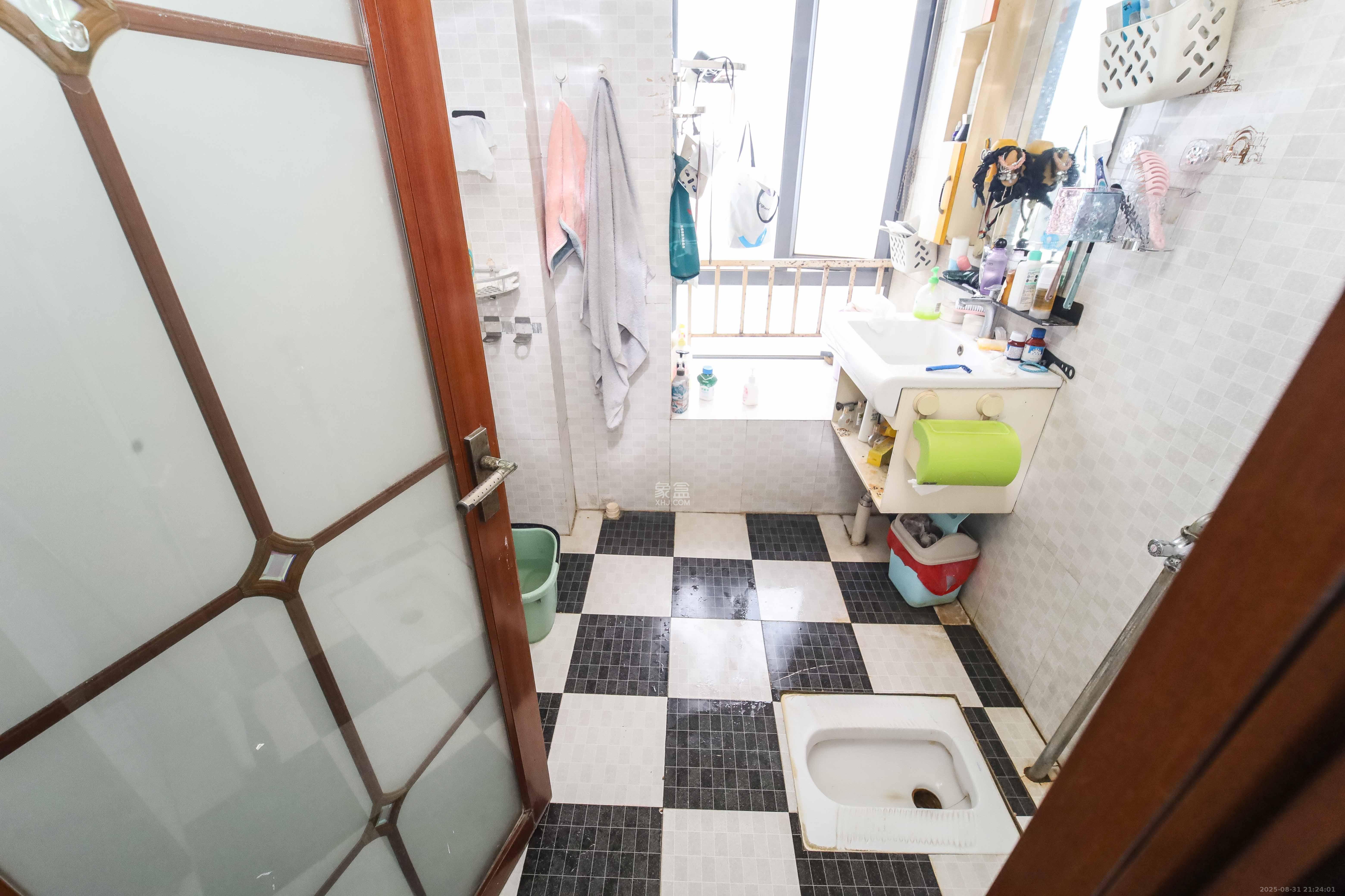 银港水晶城  2室2厅1卫    60.0万 银港水晶城  2室2厅1卫    60.0万卫生间