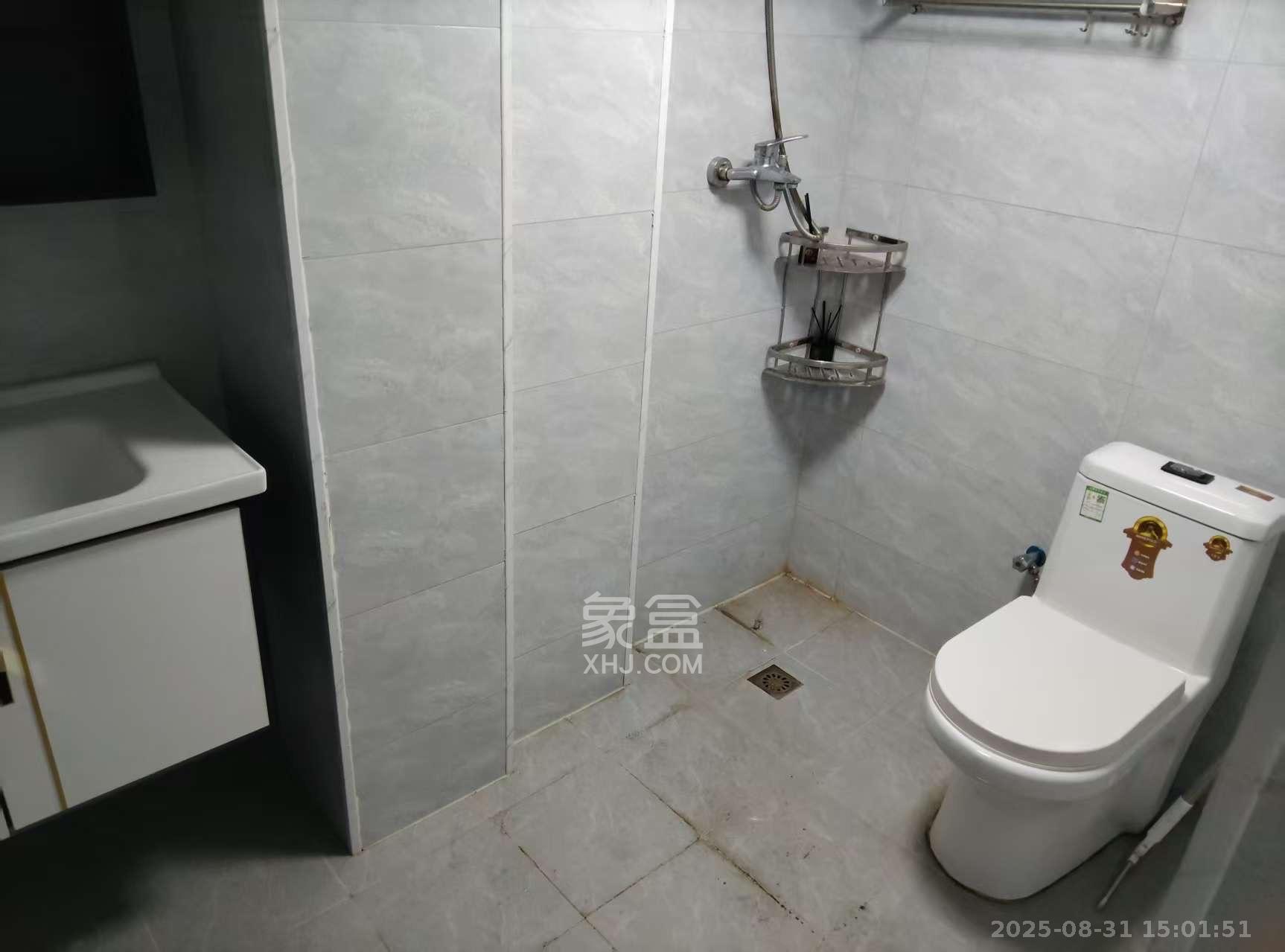 荣盛花语书苑  2室1厅1卫    2100.0元/月 荣盛花语书苑  2室1厅1卫    2100.0元/月室内图