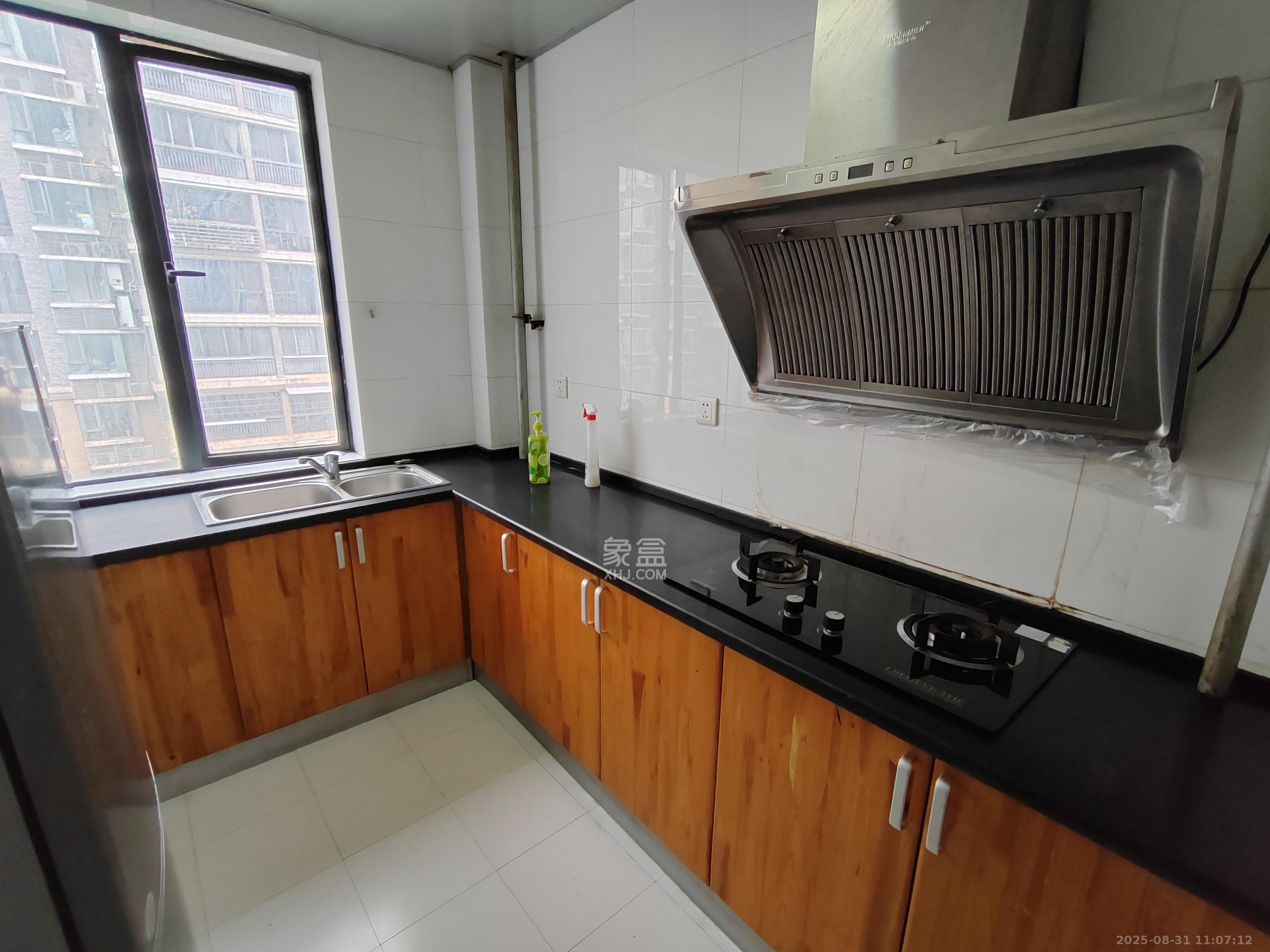 锦绣世纪  2室1厅1卫    2300.0元/月 锦绣世纪  2室1厅1卫    2300.0元/月室内图