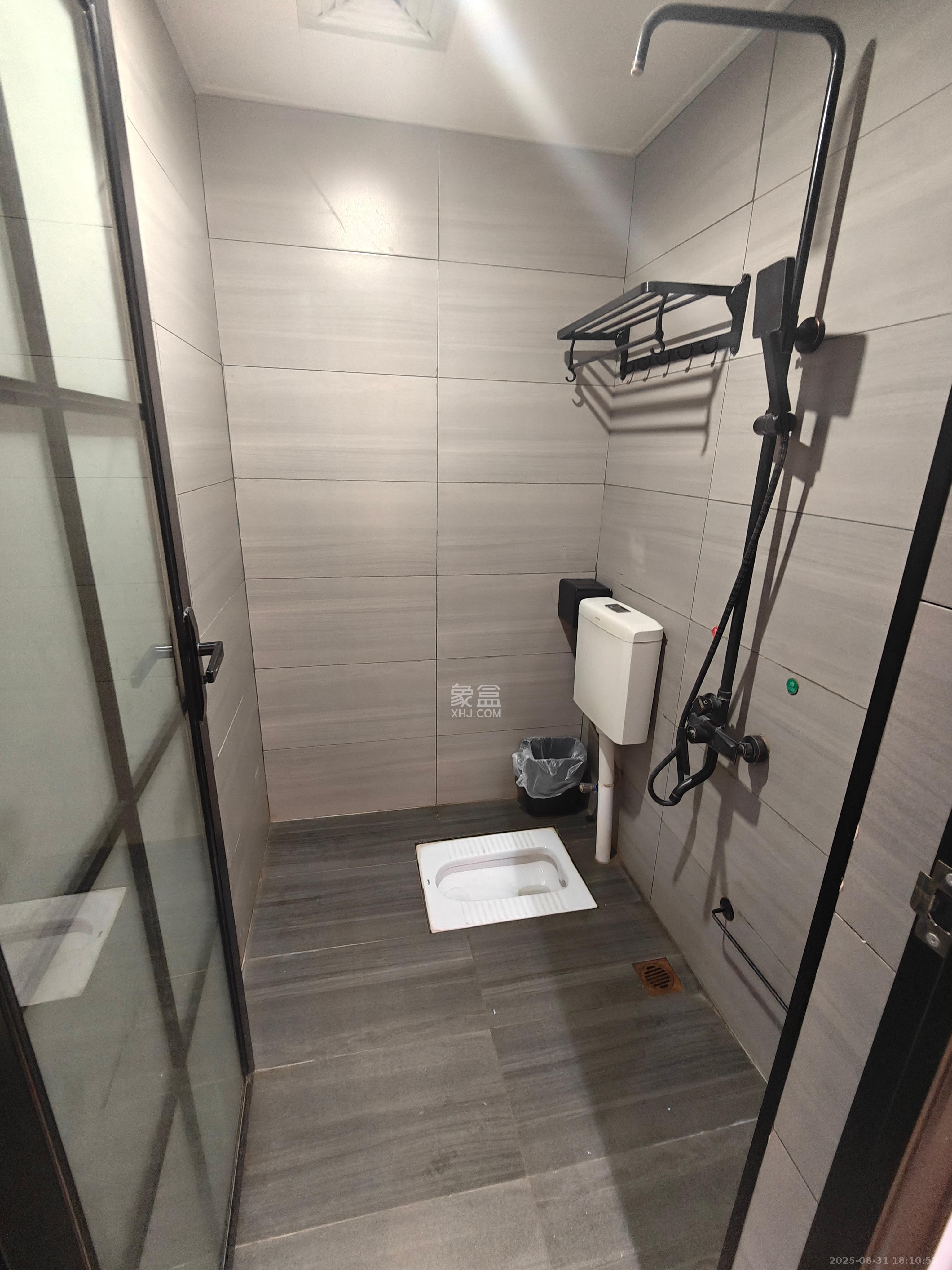 君临国际 3室2厅2卫 5200.0元/月 君临国际 3室2厅2卫 5200.0元/月室内图