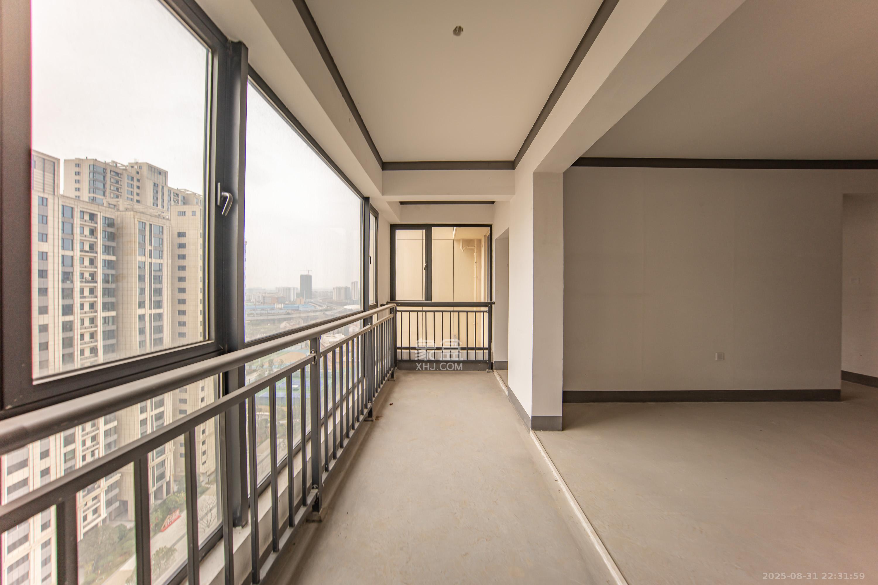 建投象山国际 3室2厅2卫 126.8万 建投象山国际 3室2厅2卫 126.8万阳台