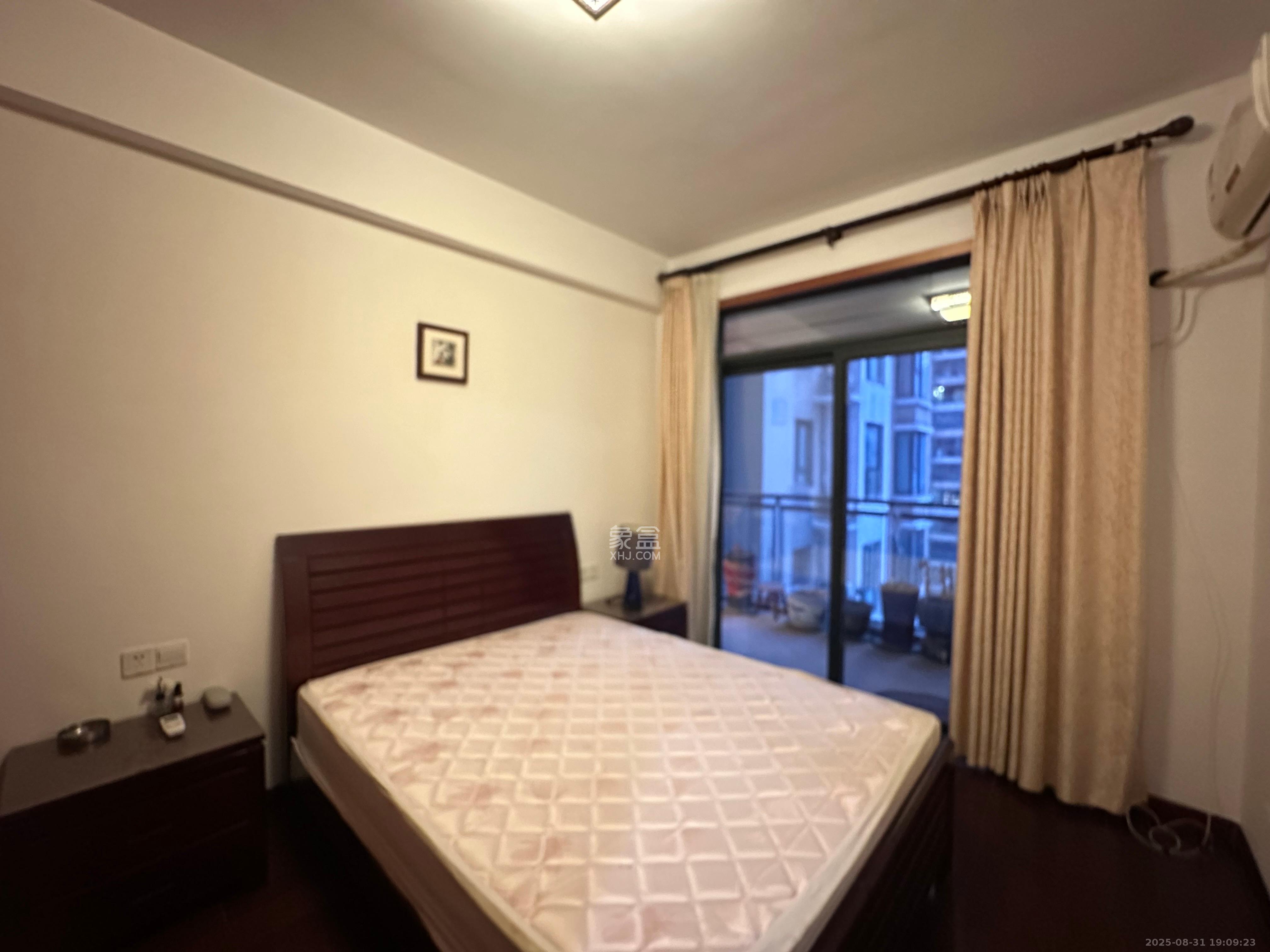 藏珑湖上国际花园 1室0厅0卫 3200.0元/月 藏珑湖上国际花园 1室0厅0卫 3200.0元/月室内图