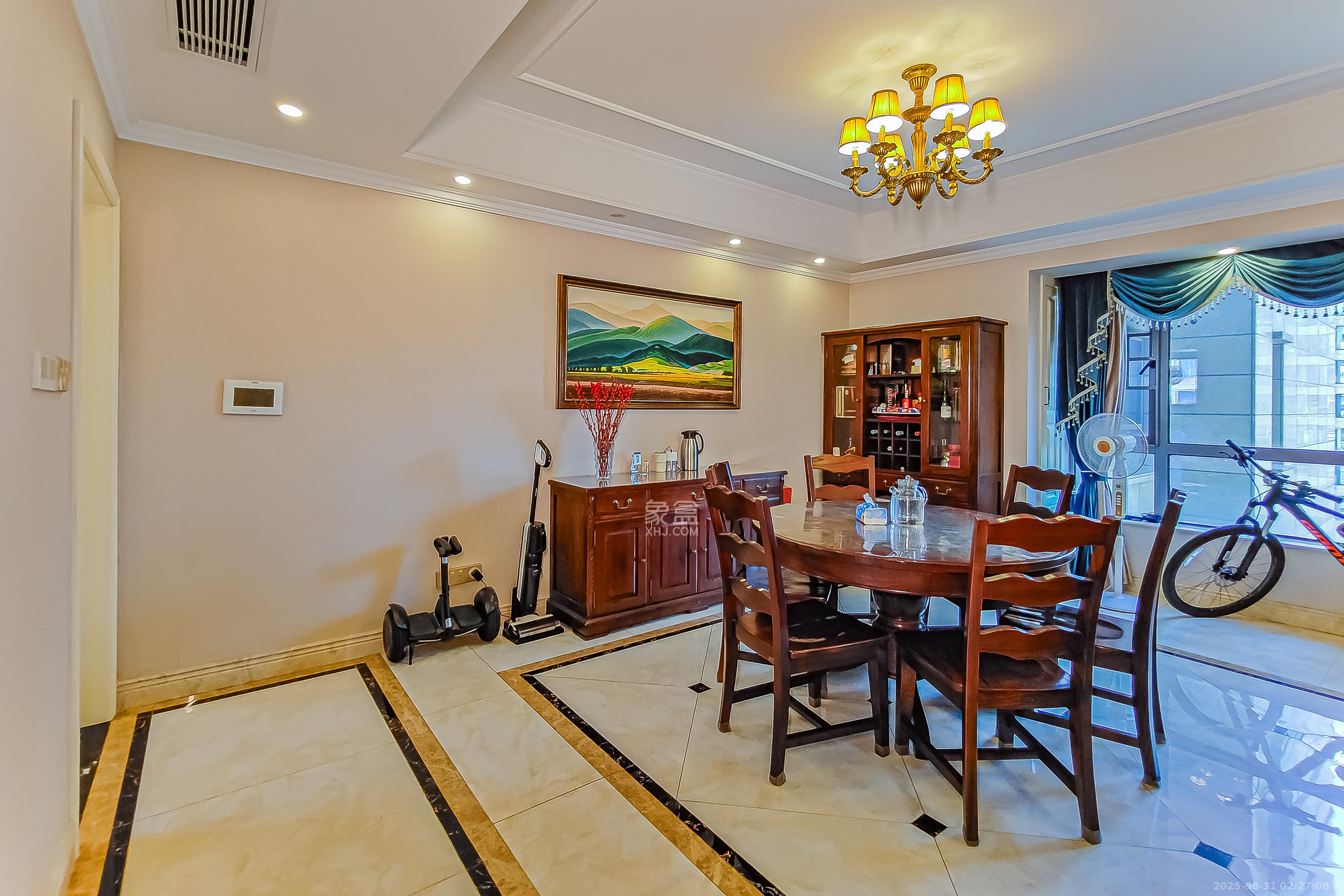 保利国际广场  4室2厅2卫    330.0万客厅