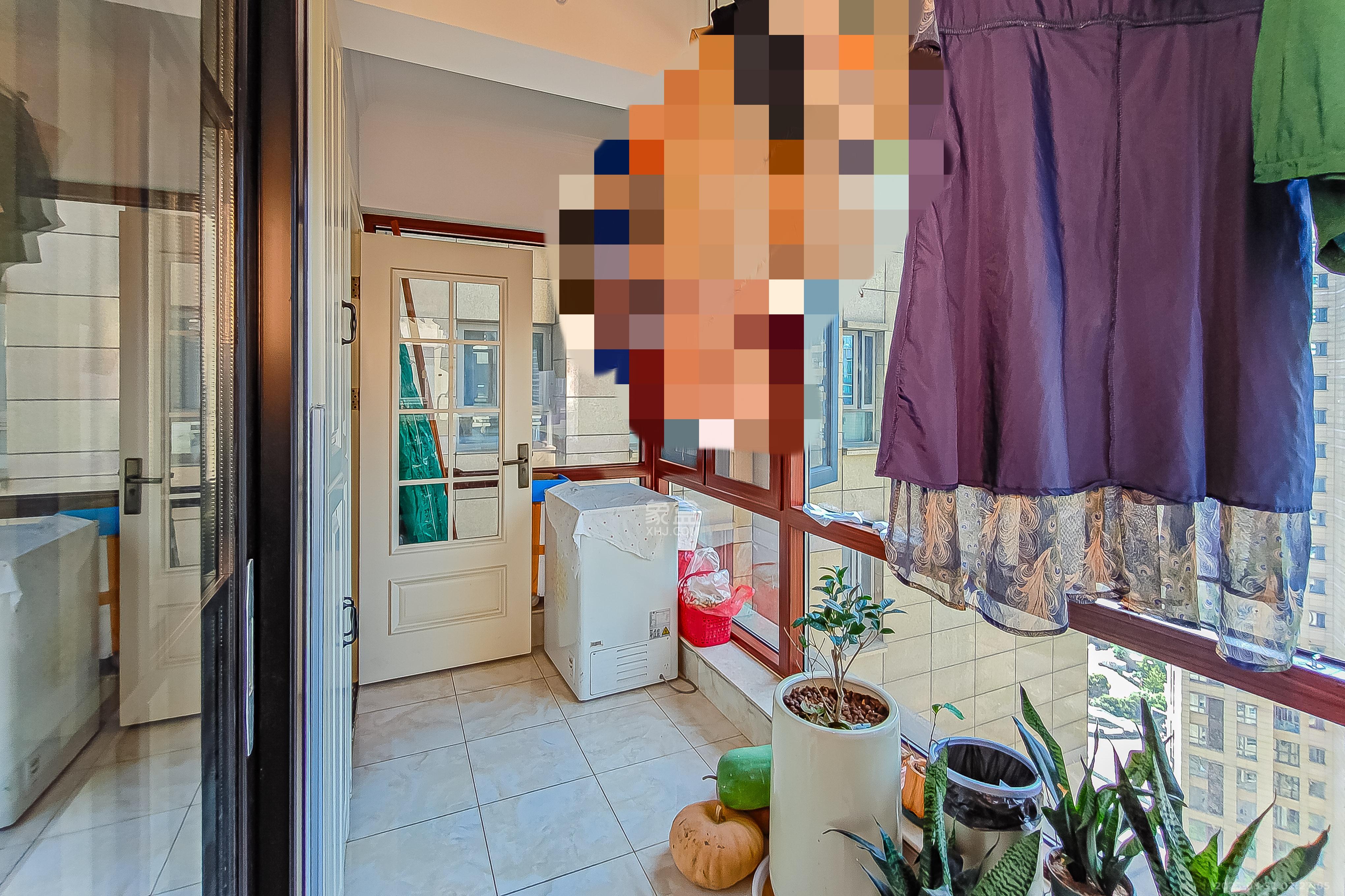 保利国际广场  4室2厅2卫    330.0万阳台