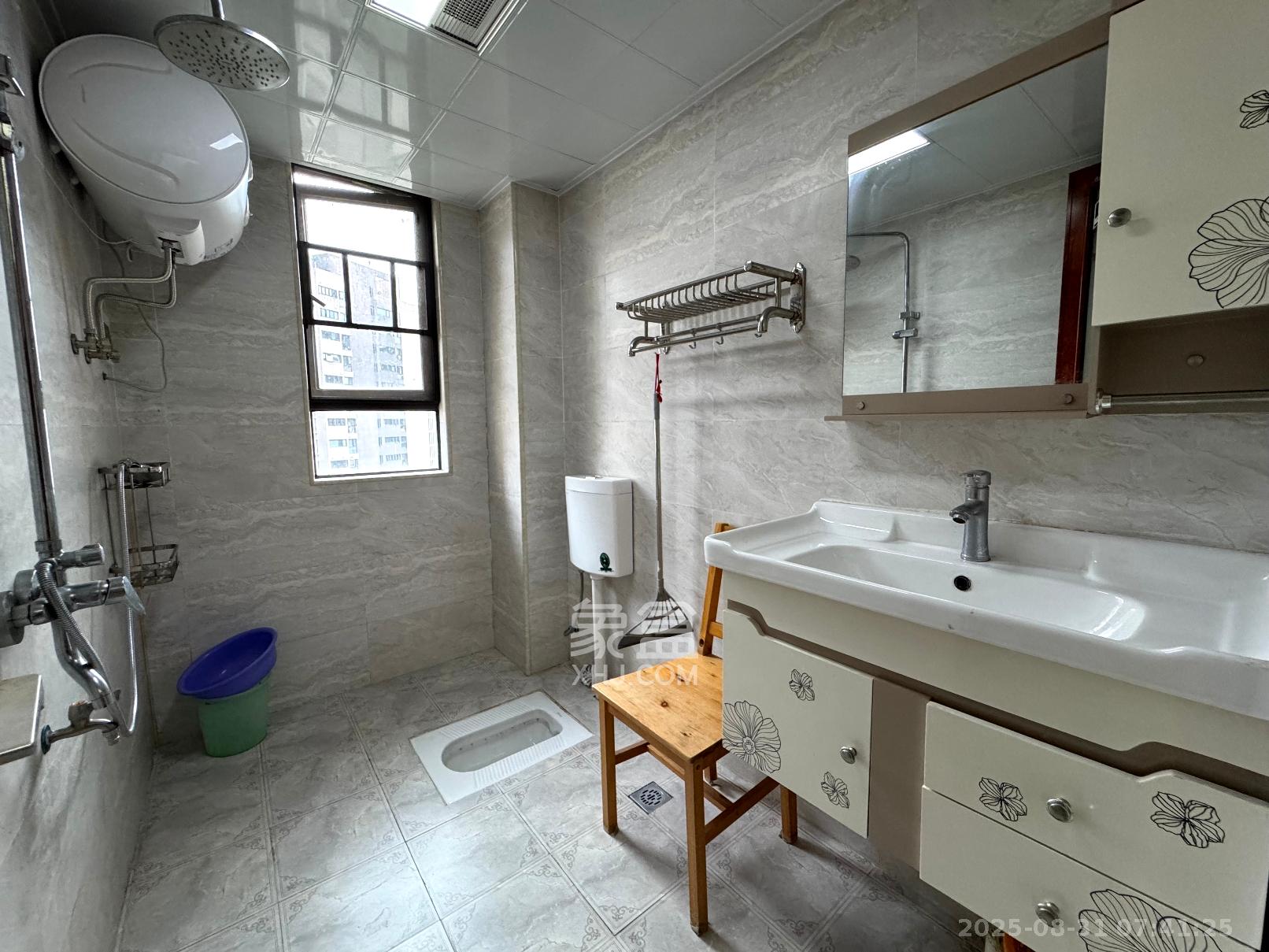 汇金城/嘉华城(二期、三期) 3室2厅2卫 2300.0元/月 汇金城/嘉华城(二期、三期) 3室2厅2卫 2300.0元/月室内图