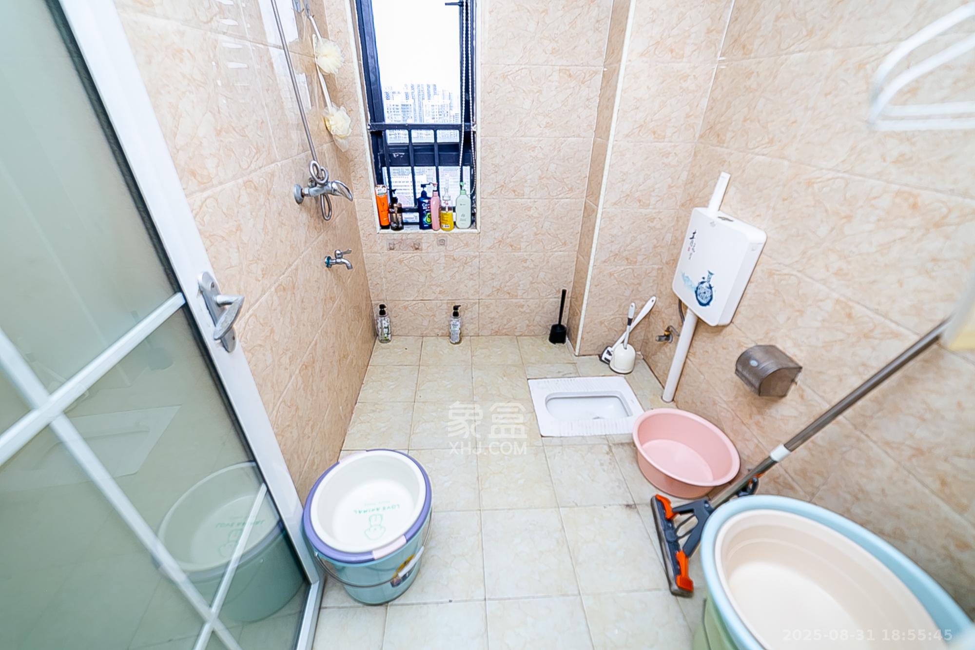 荣悦台  3室2厅2卫    180.0万 荣悦台  3室2厅2卫    180.0万卫生间