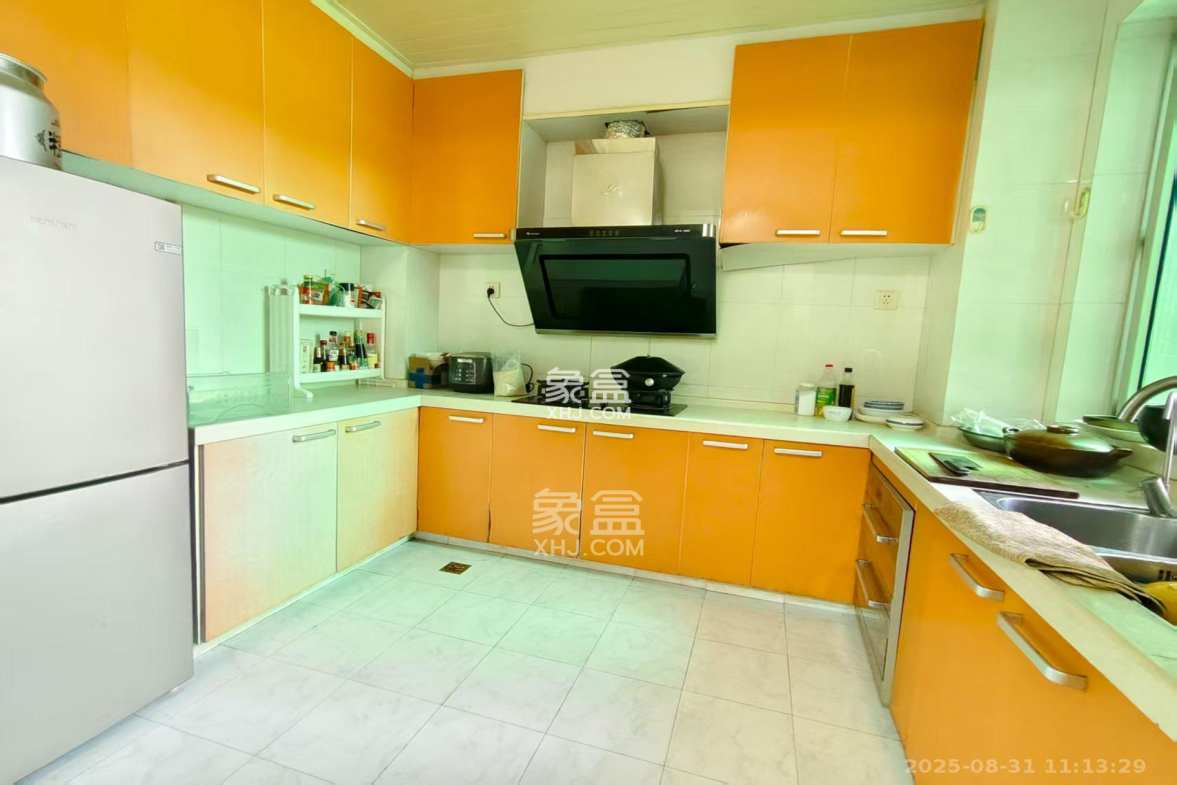 龙柏小区  4室2厅2卫    3600.0元/月 龙柏小区  4室2厅2卫    3600.0元/月室内图