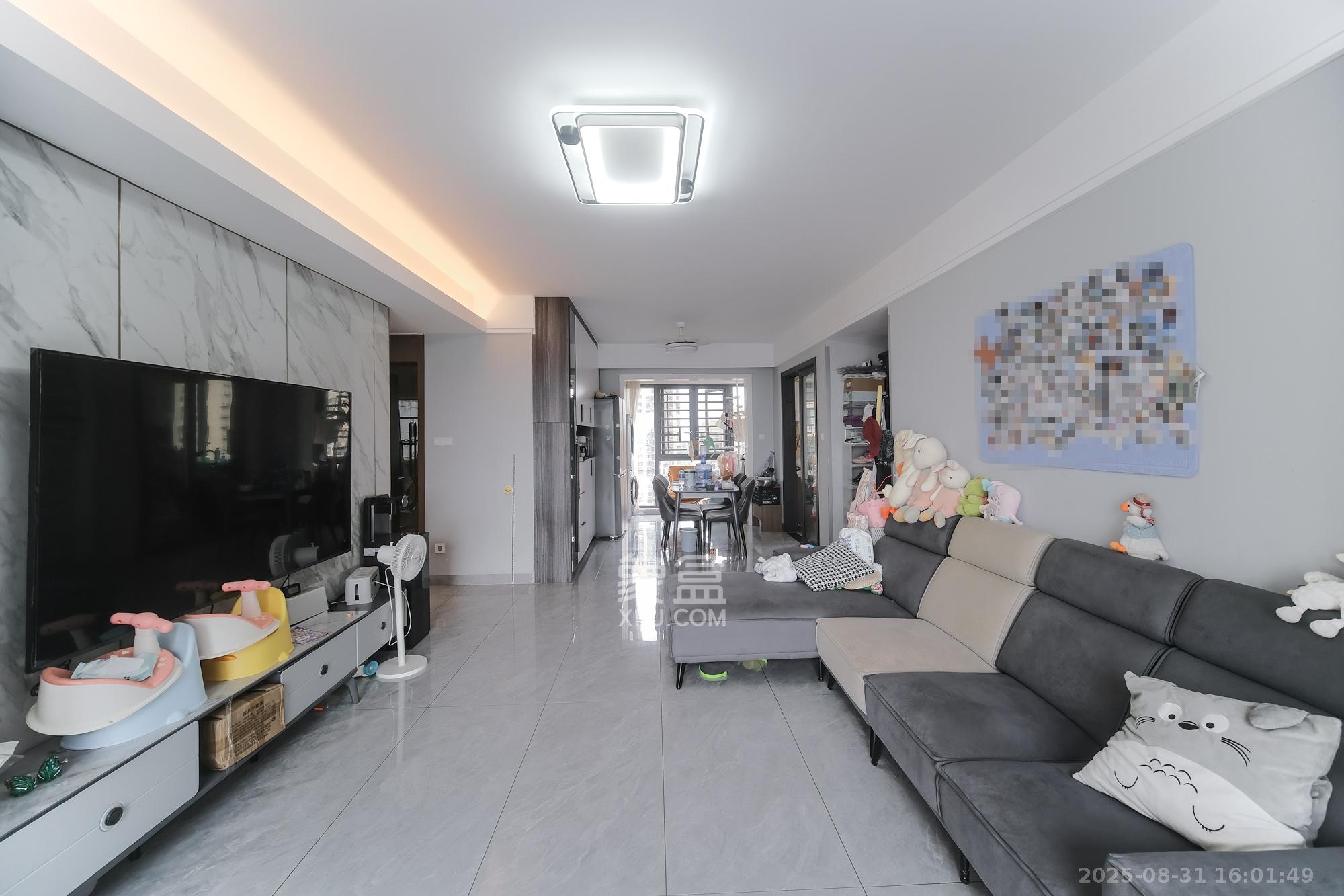 保利香槟国际 4室2厅2卫 110.0万 保利香槟国际 4室2厅2卫 110.0万客厅