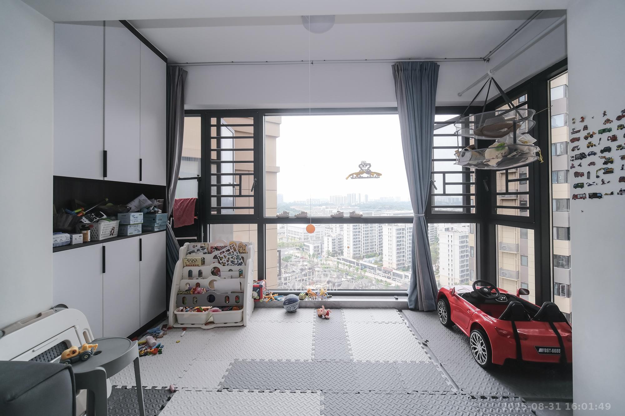 保利香槟国际 4室2厅2卫 110.0万 保利香槟国际 4室2厅2卫 110.0万阳台