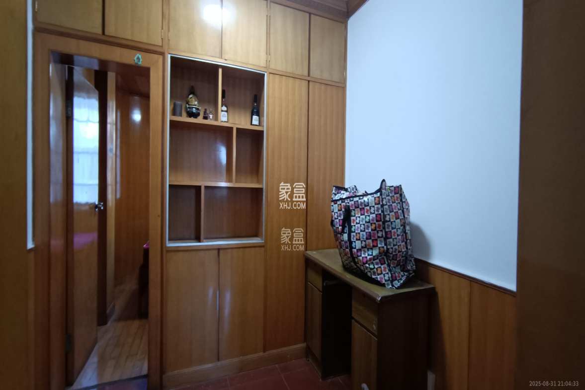 天心游路散盘 3室2厅1卫 1900.0元/月 天心游路散盘 3室2厅1卫 1900.0元/月室内图