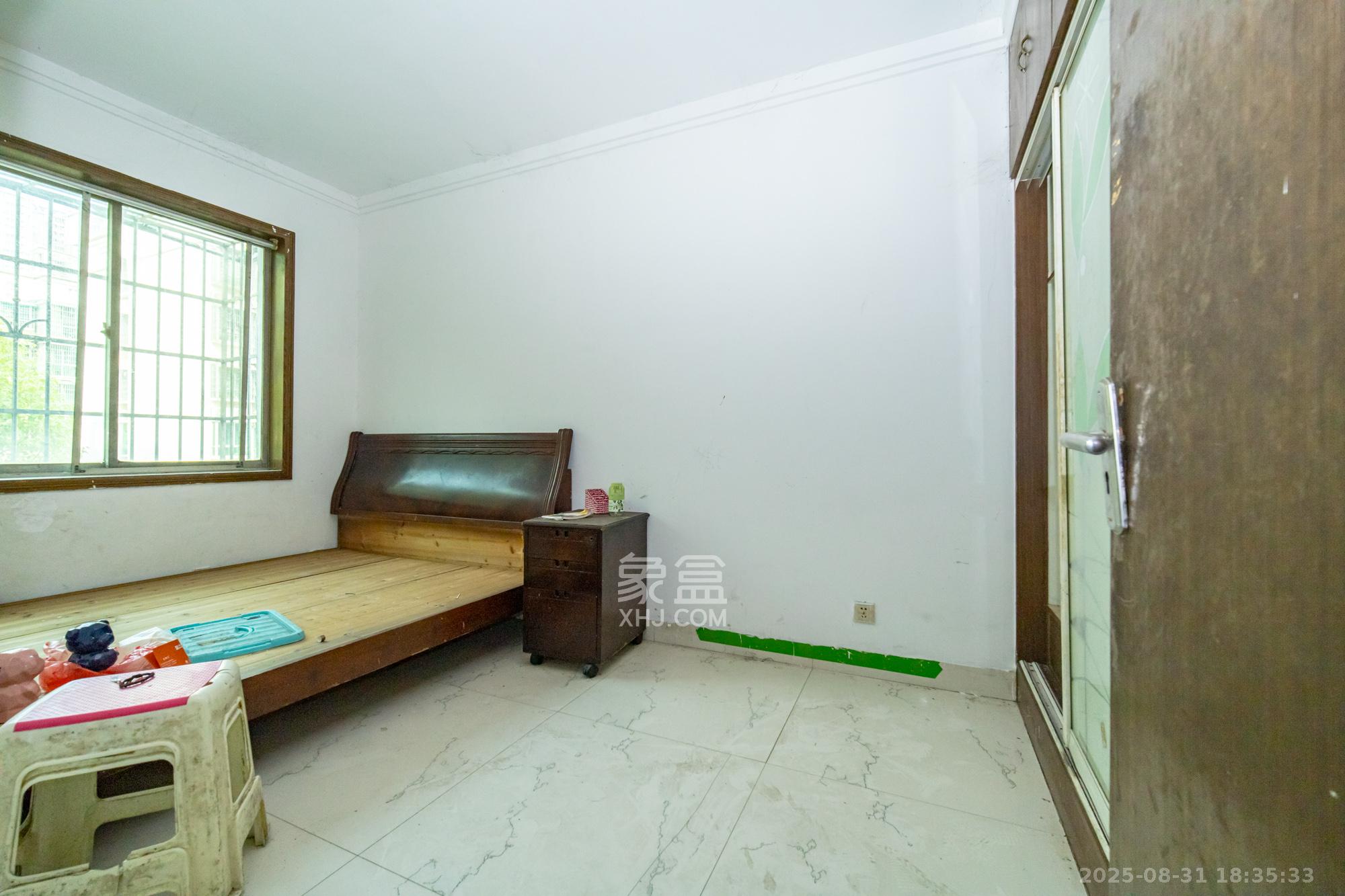 中南汽车世界  3室2厅2卫    39.0万 中南汽车世界  3室2厅2卫    39.0万卧室