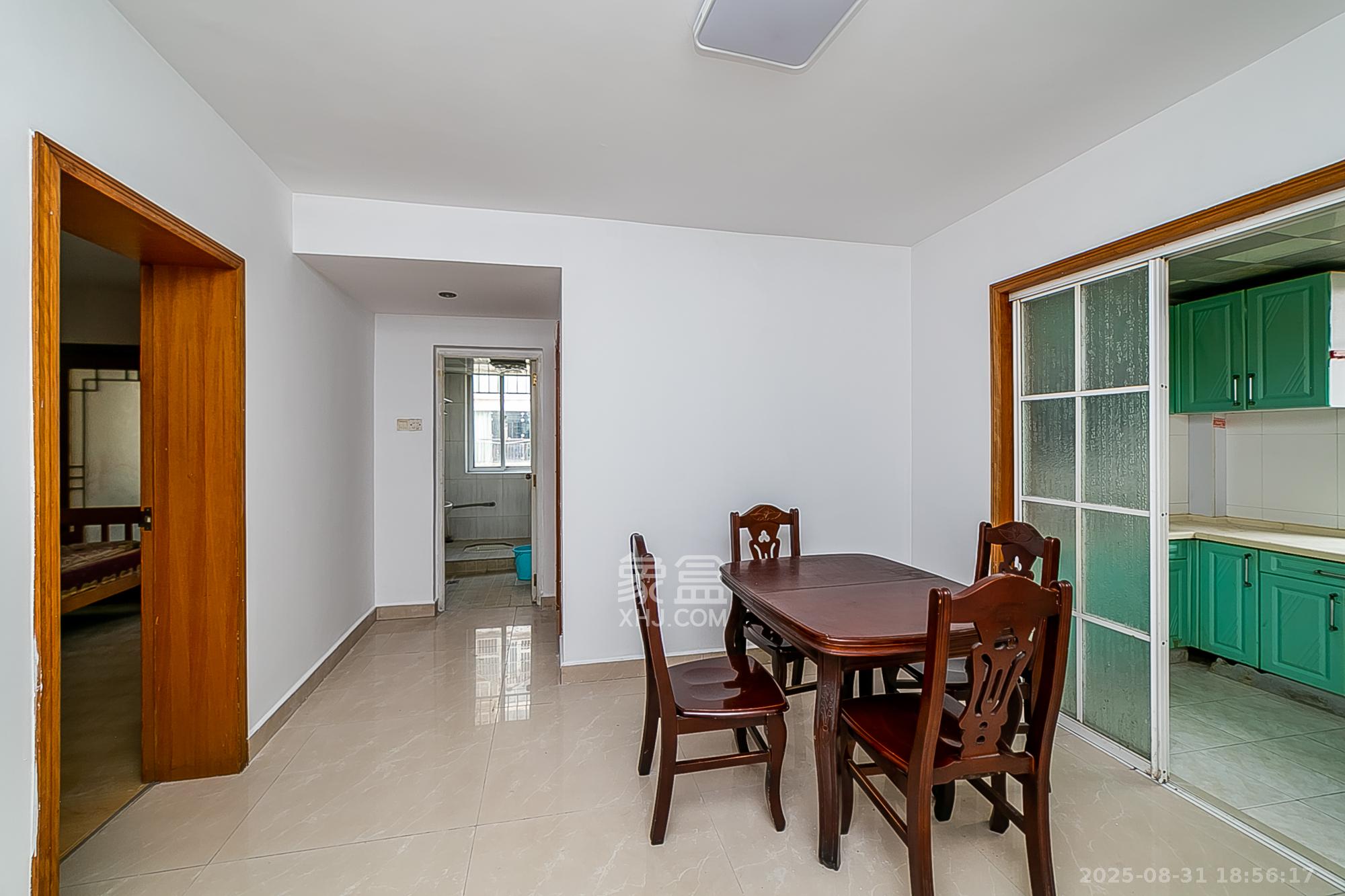 都市春天  3室2厅2卫    95.0万 都市春天  3室2厅2卫    95.0万客厅