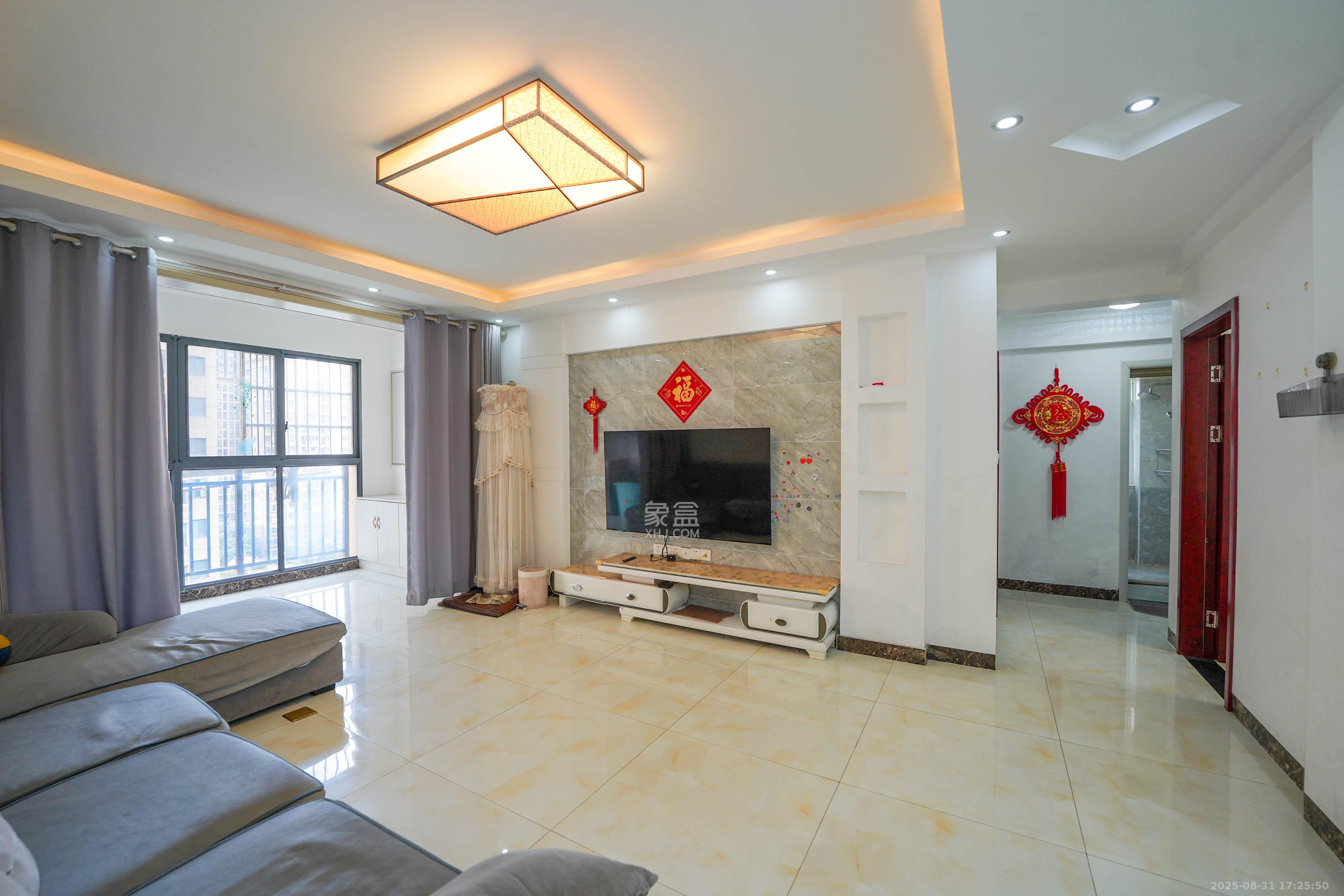 鑫天格林香山  3室2厅2卫    65.0万 鑫天格林香山  3室2厅2卫    65.0万客厅