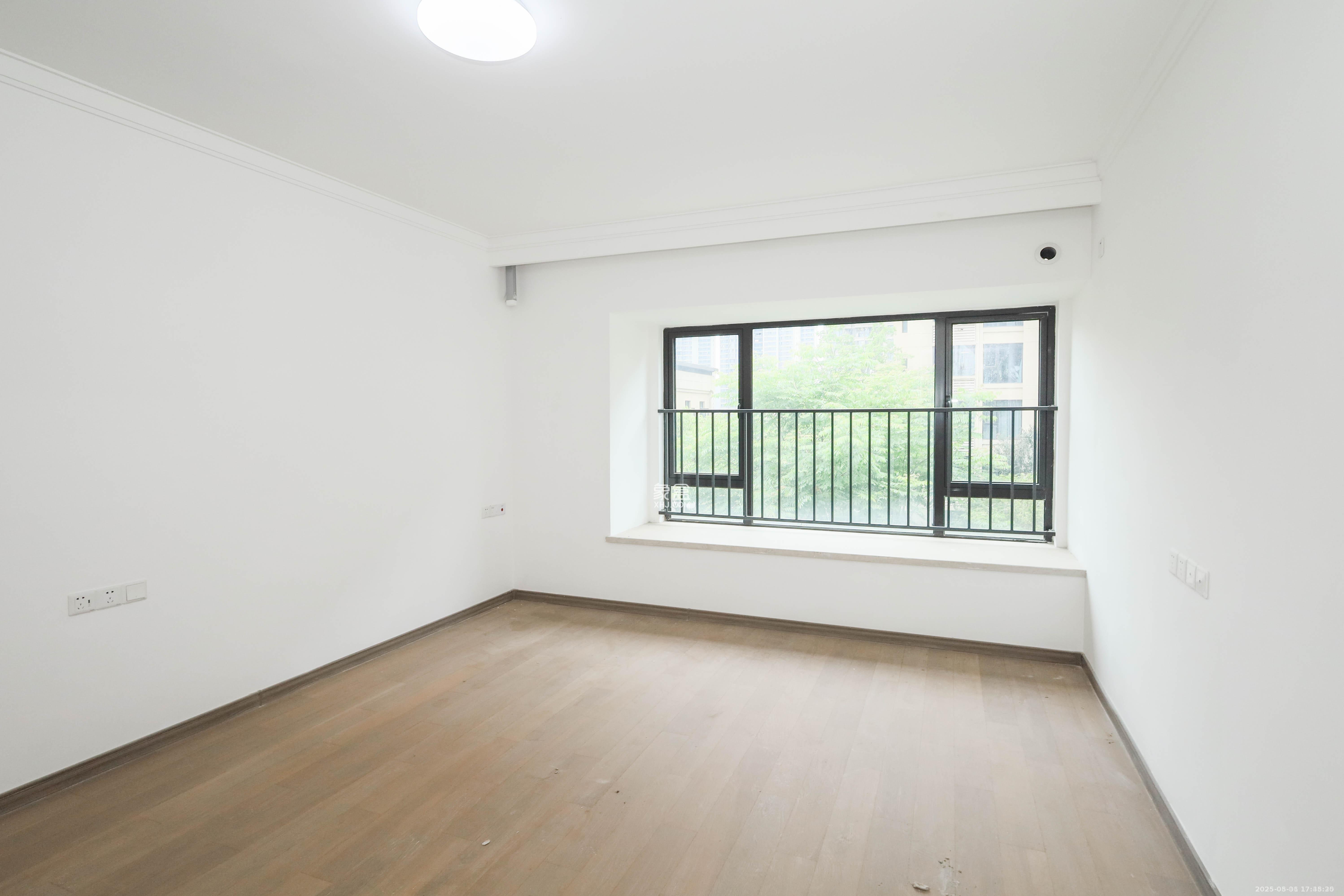 越秀亲爱里  4室2厅2卫    3200.0元/月室内图