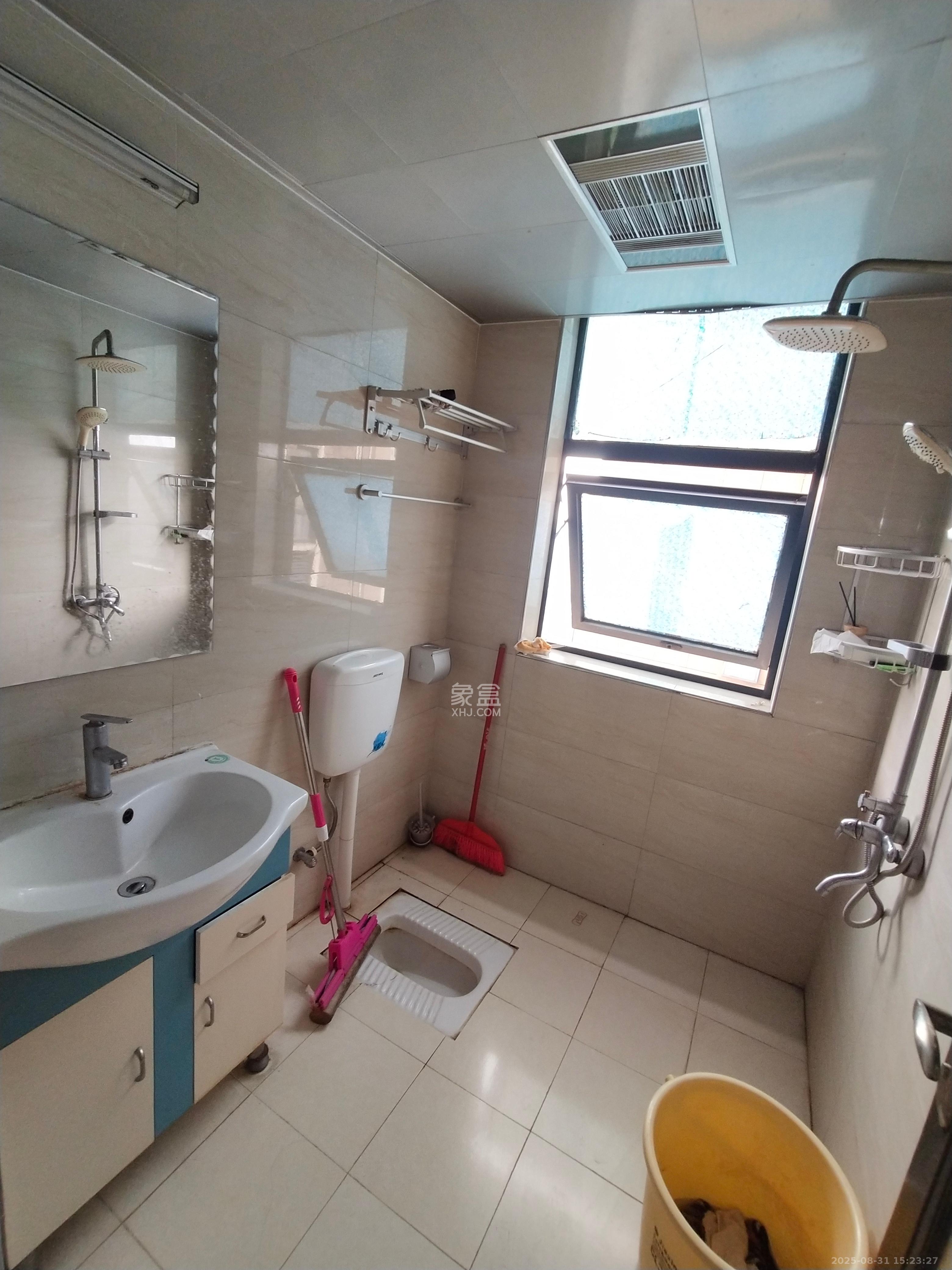 地华梅溪湖畔  1室2厅1卫    1200.0元/月 地华梅溪湖畔  1室2厅1卫    1200.0元/月室内图