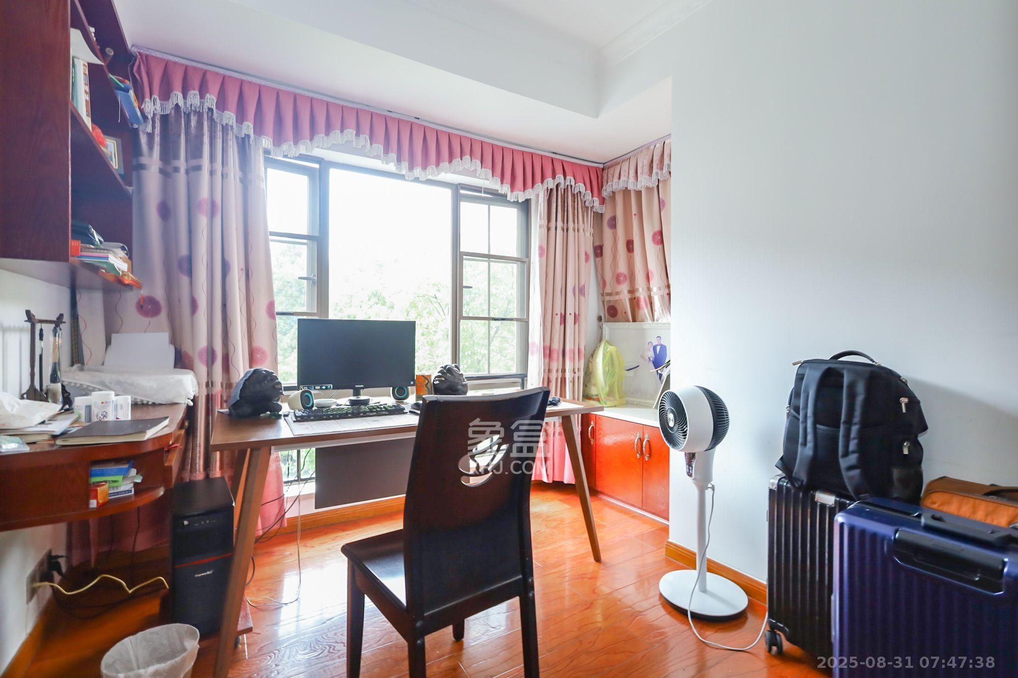 卓越蔚蓝海岸二期  4室2厅2卫    4800.0元/月室内图