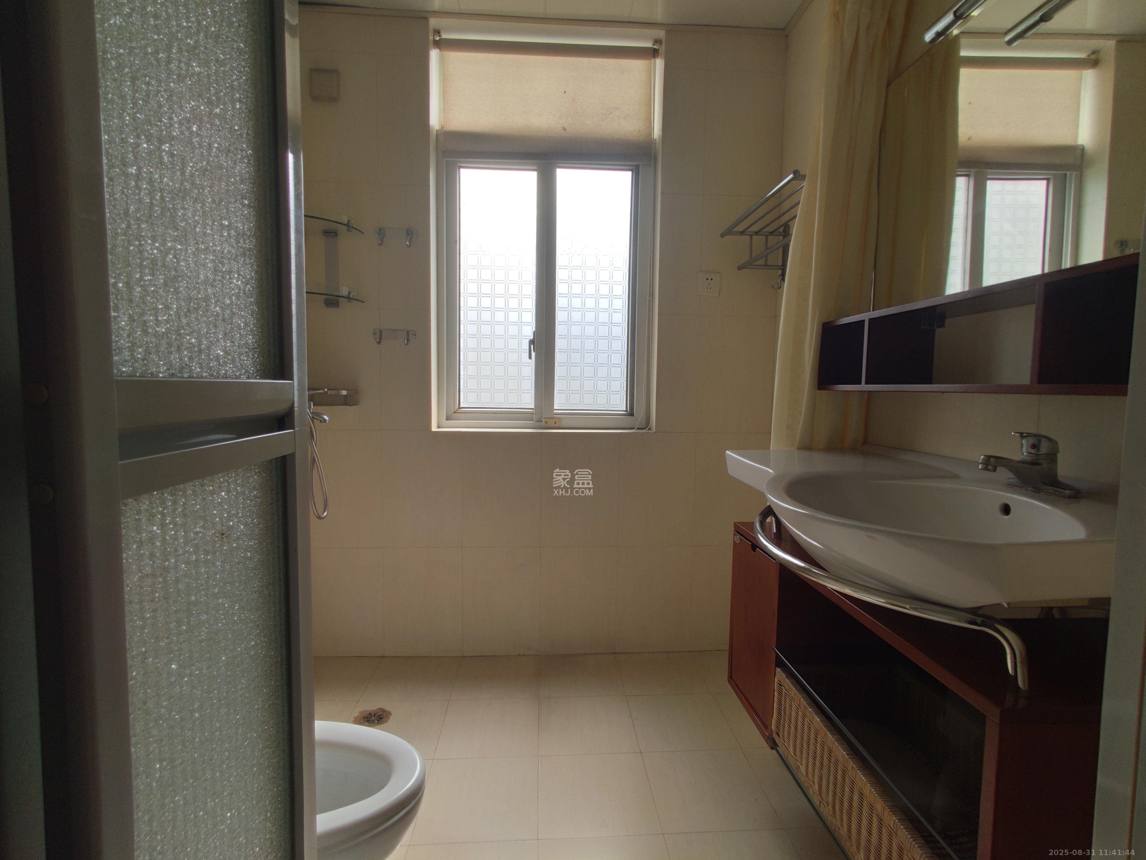 惠泽园 3室2厅2卫 2900.0元/月 惠泽园 3室2厅2卫 2900.0元/月室内图