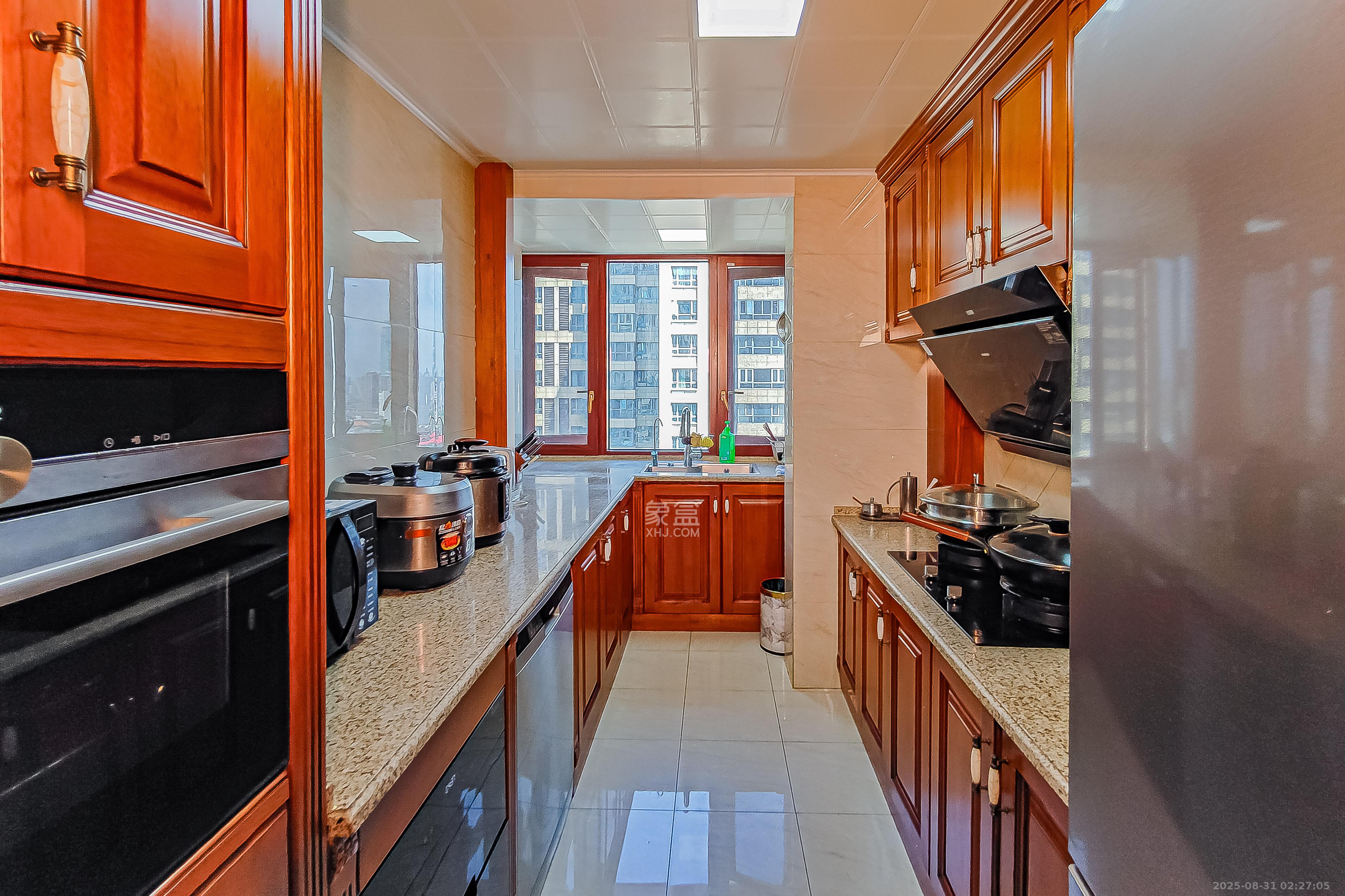 保利国际广场  4室2厅2卫    330.0万厨房