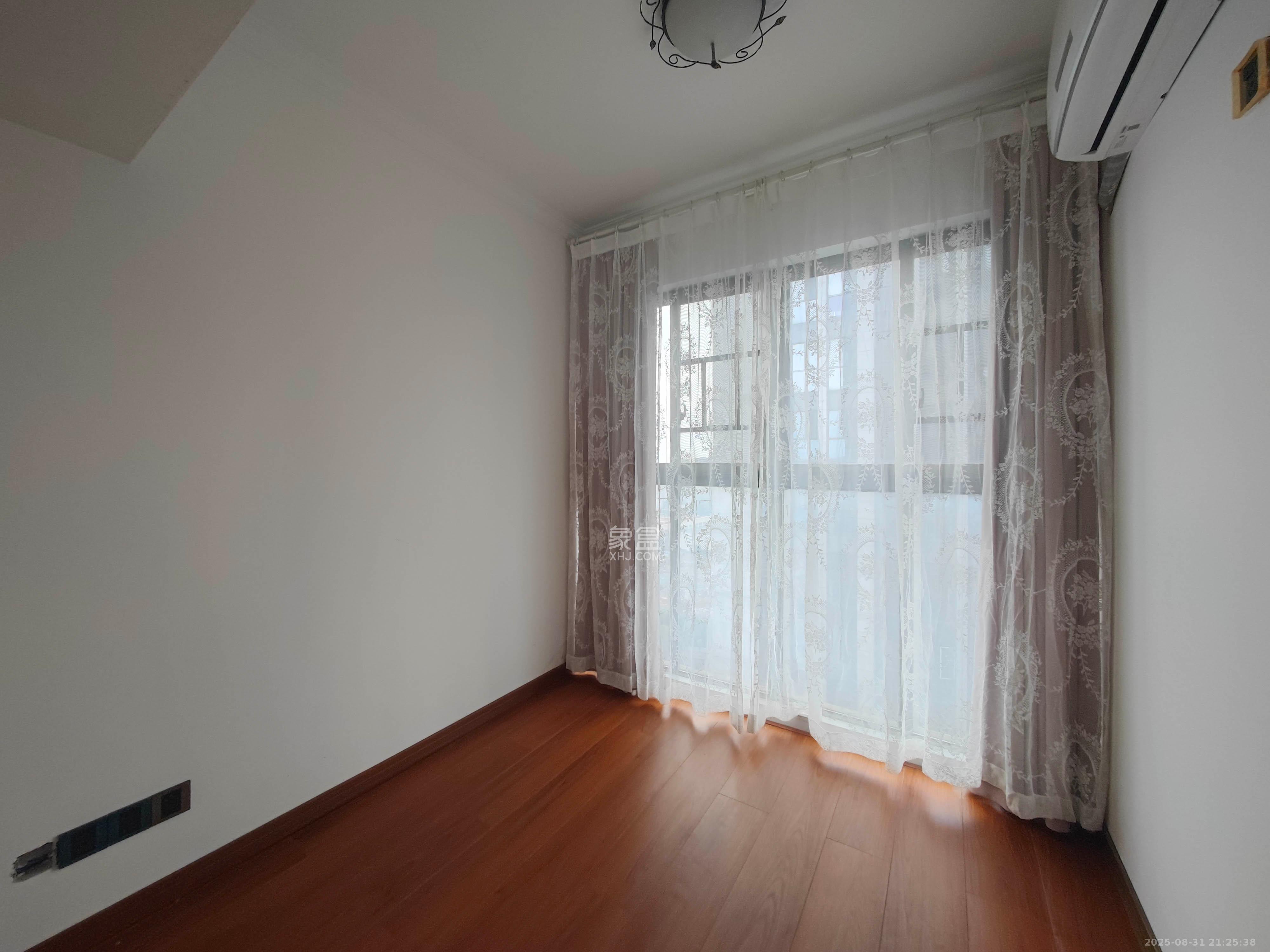 富春山  3室2厅1卫    76.8万 富春山  3室2厅1卫    76.8万卧室