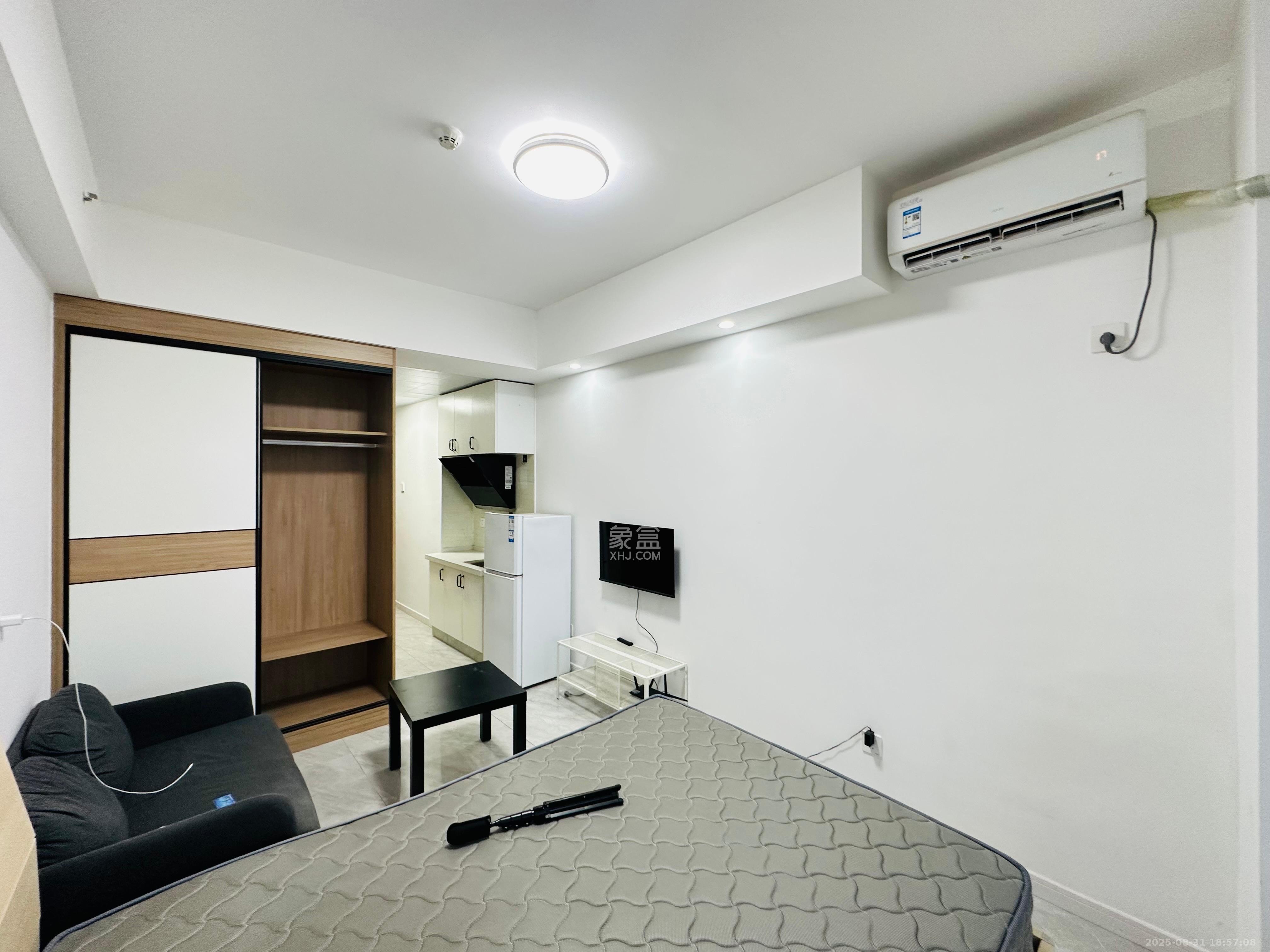 保利麓谷林语I区  1室1厅1卫    1600.0元/月室内图