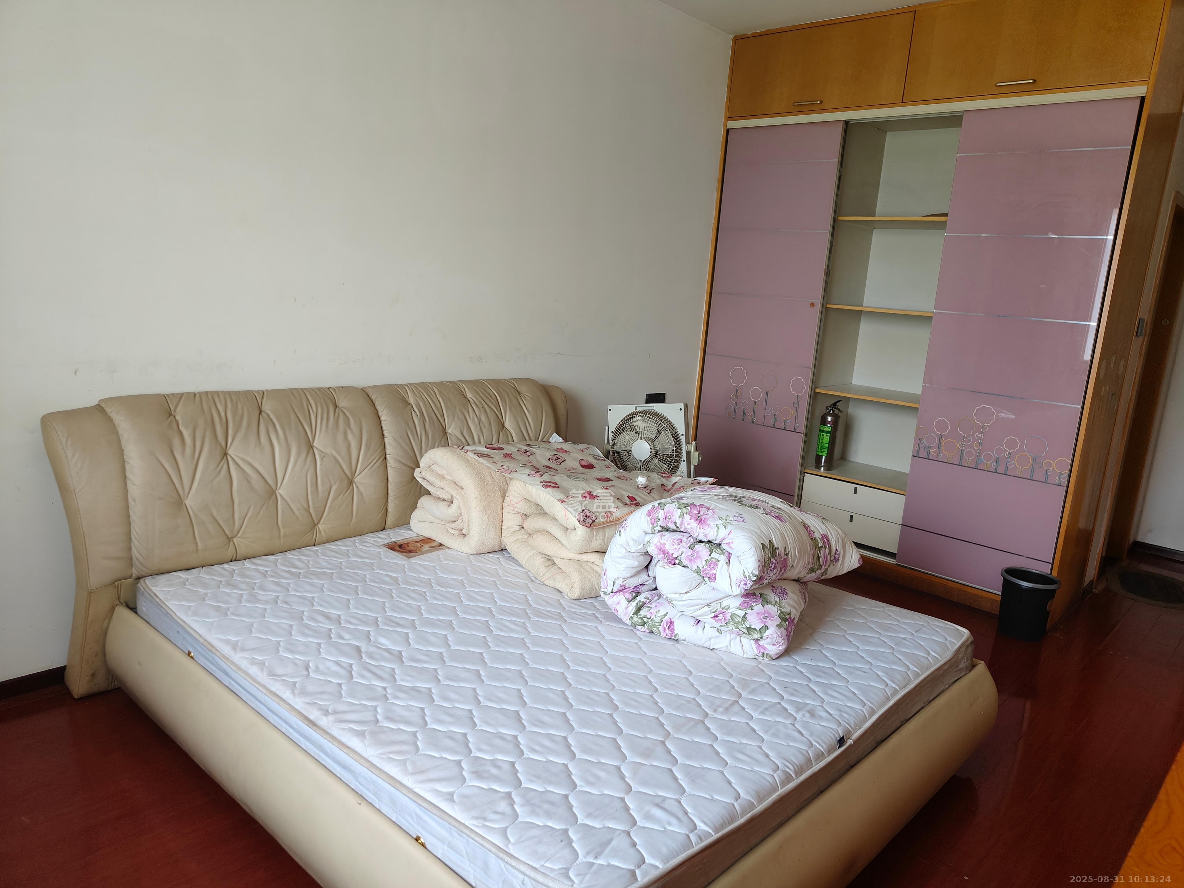 芙蓉公寓  3室2厅2卫   2500.00元/月室内图