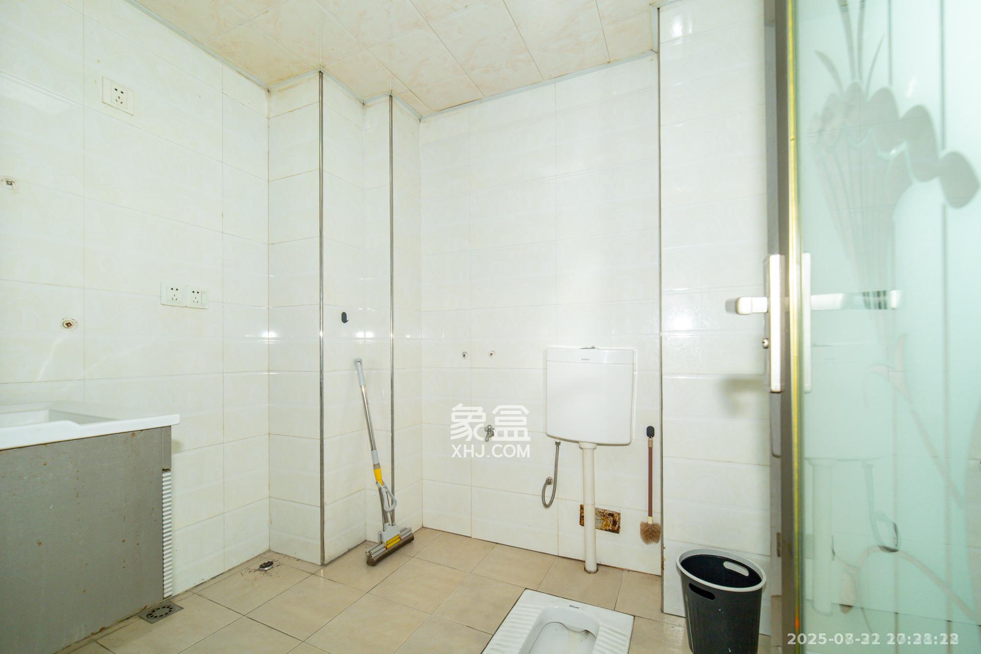 星大峰汇商务楼 1室1厅1卫 1500.0元/月 星大峰汇商务楼 1室1厅1卫 1500.0元/月室内图