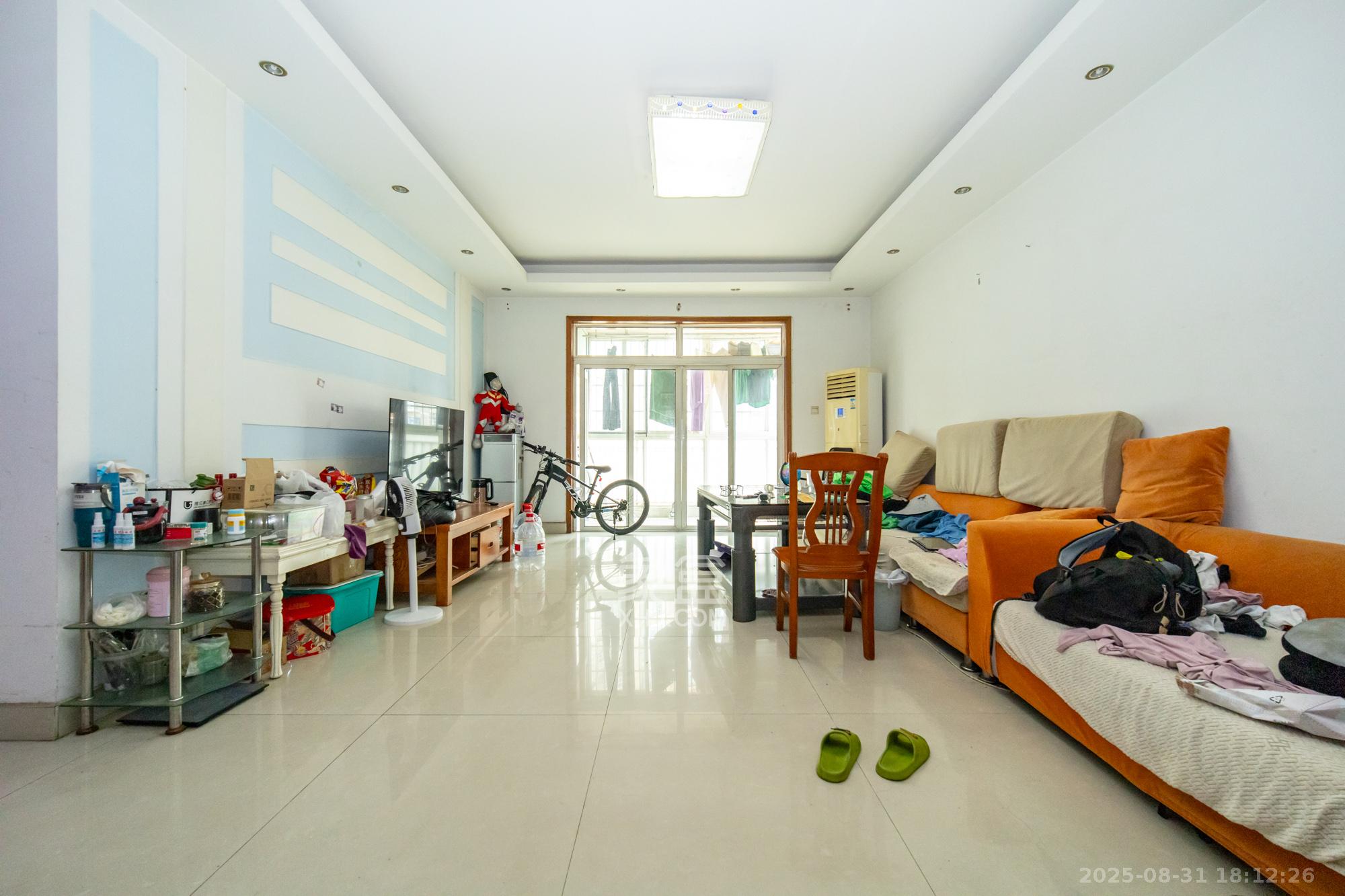 幸福洋房 3室2厅2卫 59.8万 幸福洋房 3室2厅2卫 59.8万客厅