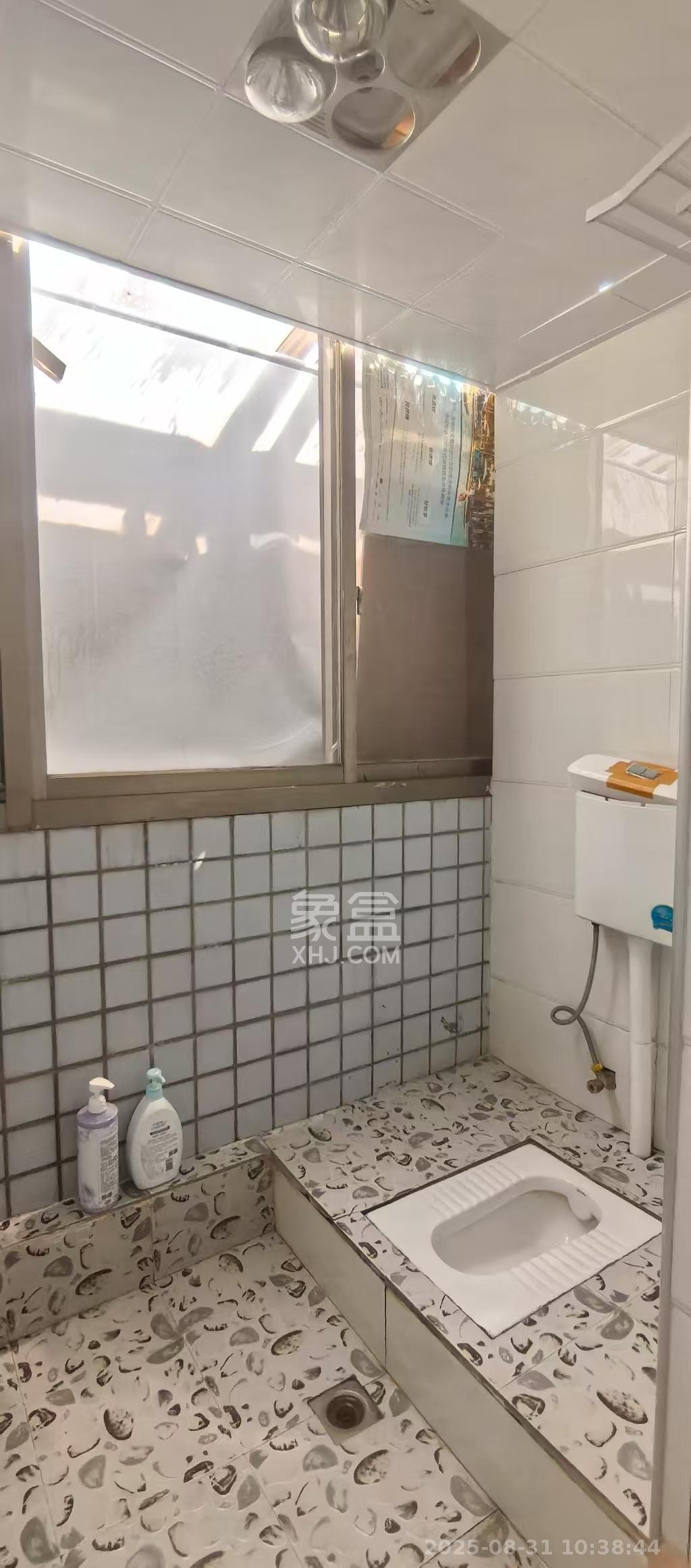 欣胜园  4室2厅2卫    2000.0元/月室内图