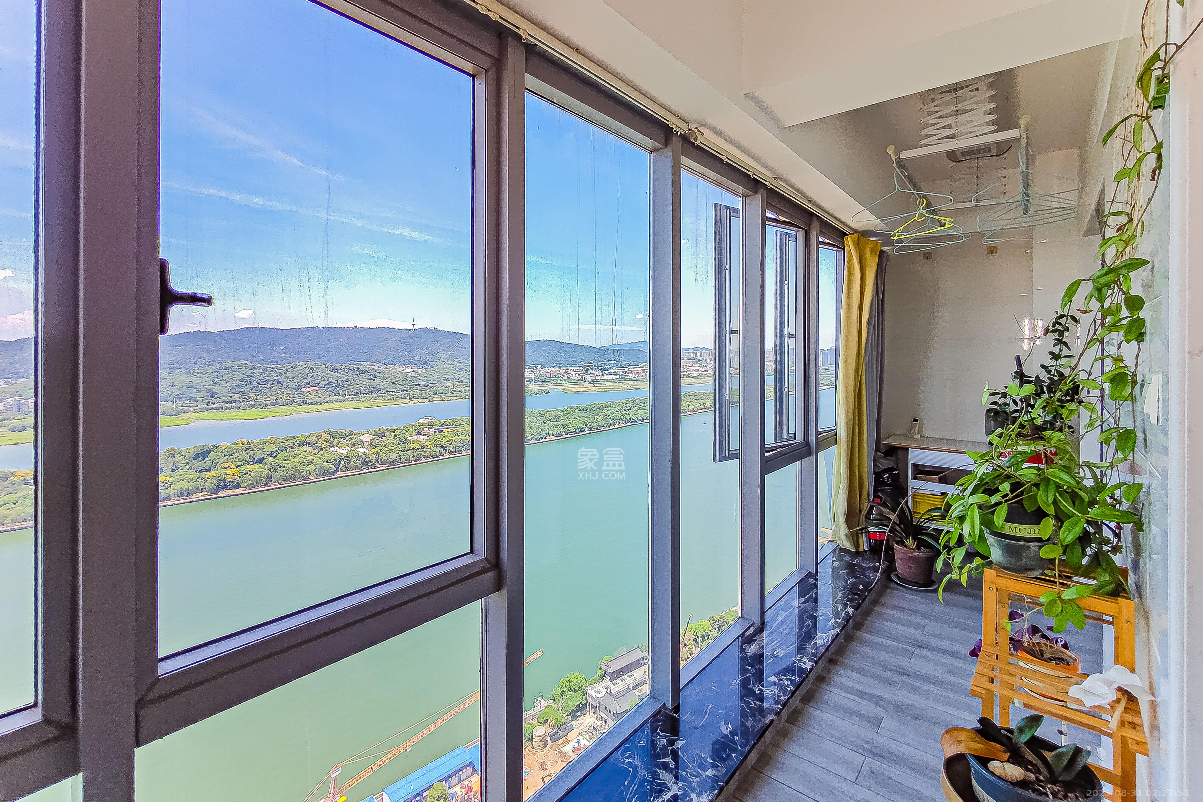 保利国际广场  2室1厅1卫    150.0万阳台