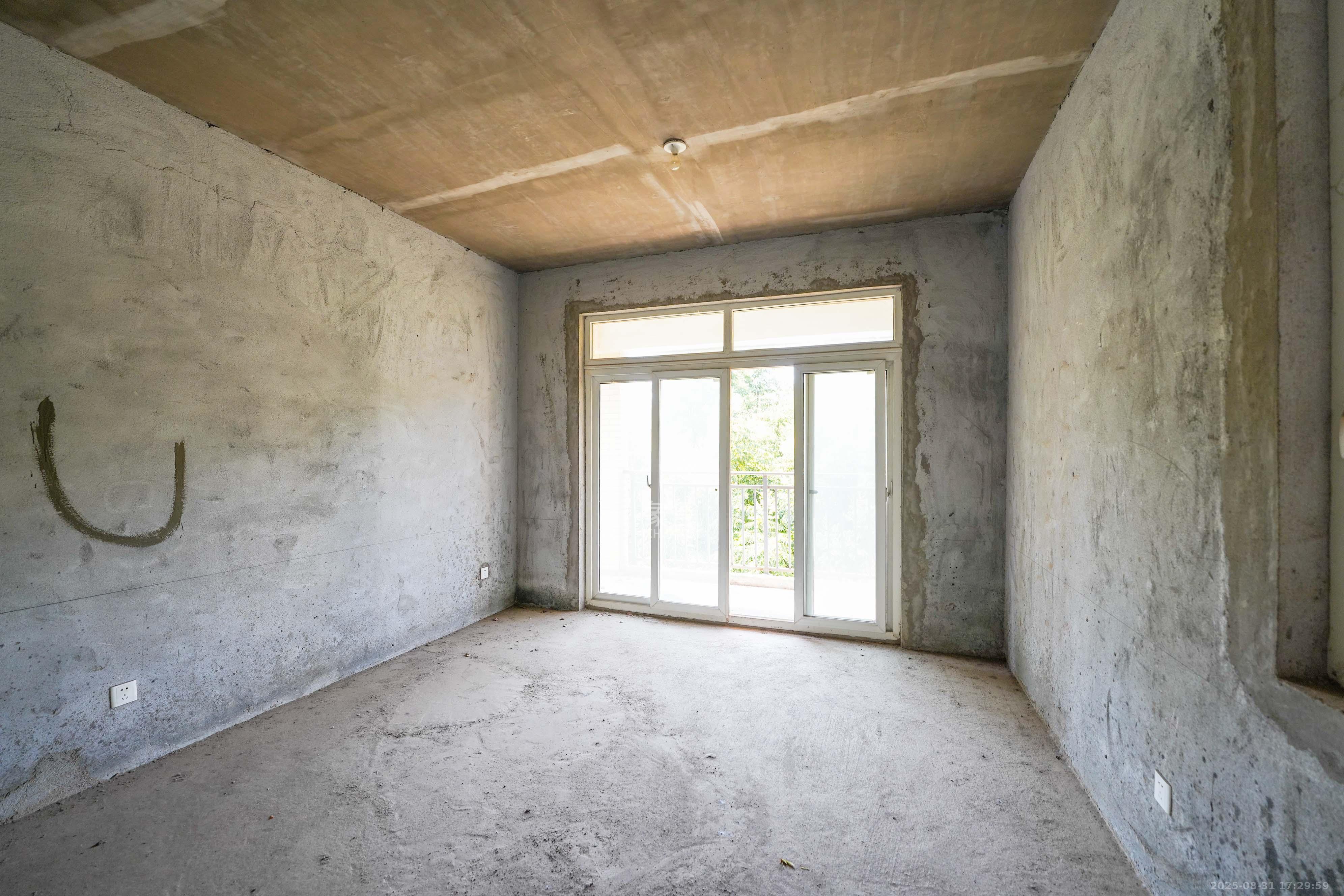 嘉华城(一期) 7室2厅3卫 298.0万 嘉华城(一期) 7室2厅3卫 298.0万卧室