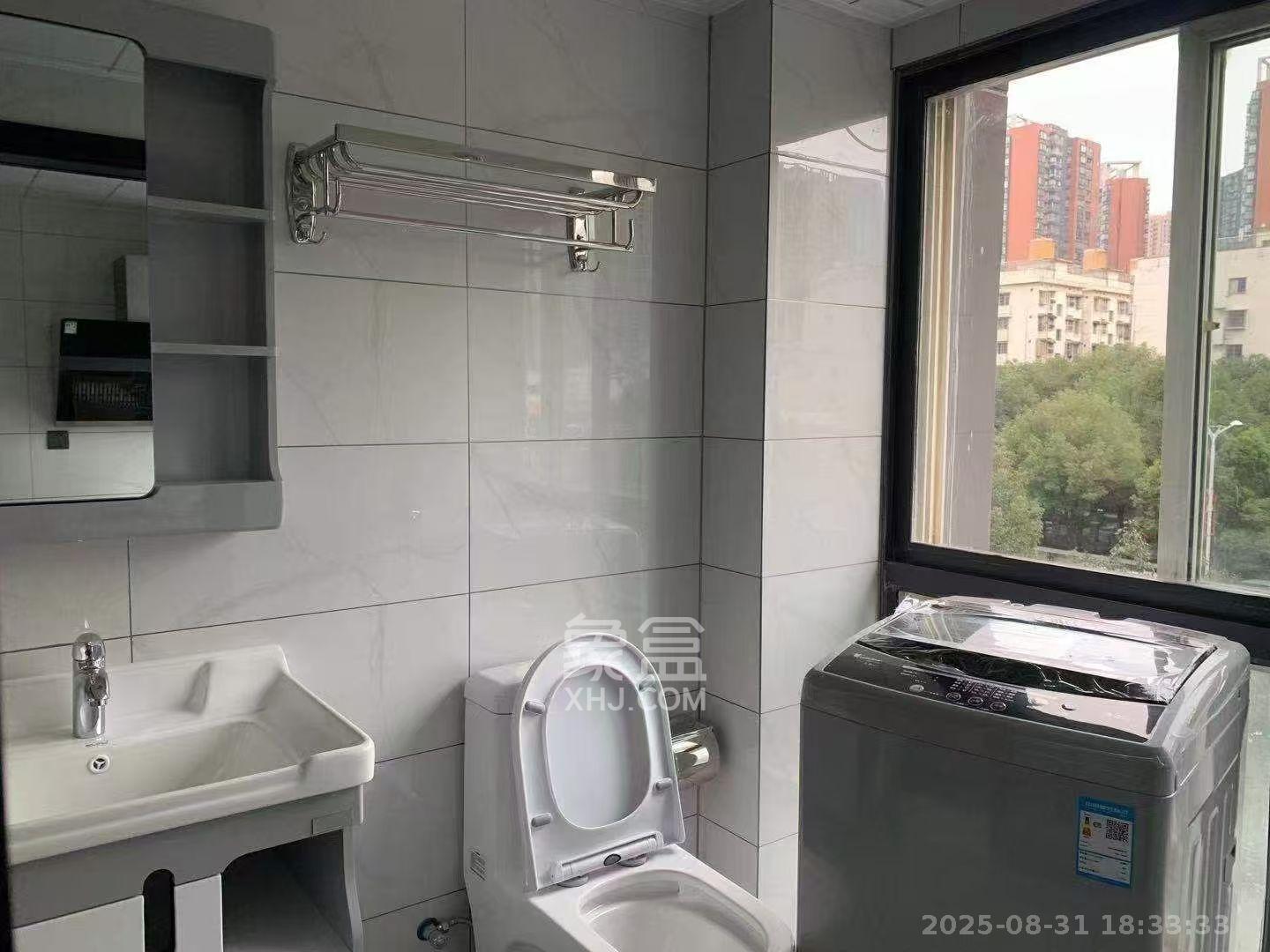 伍家岭生活广场  1室1厅1卫    1400.0元/月 伍家岭生活广场  1室1厅1卫    1400.0元/月室内图