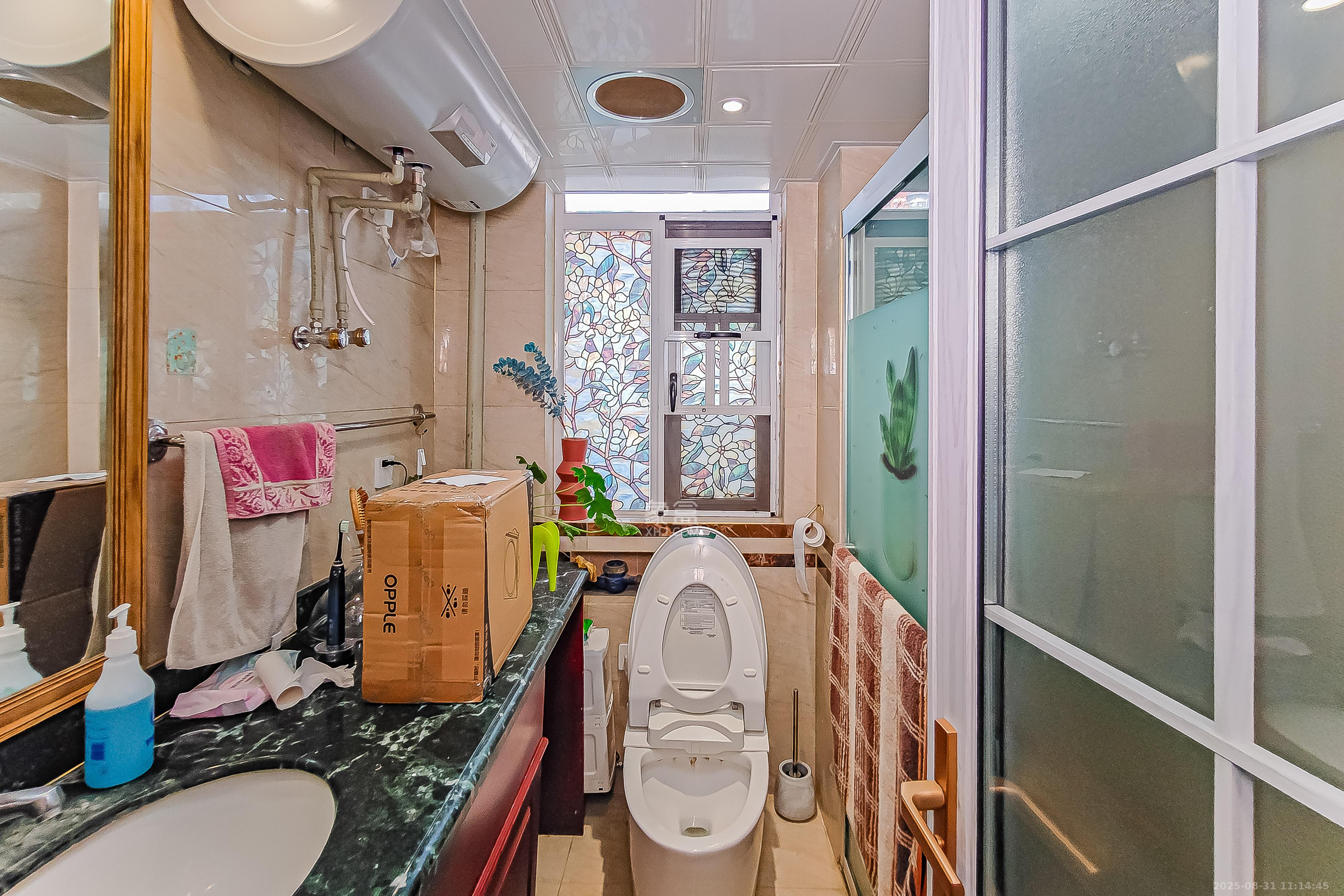 宏泽佳园  5室2厅3卫    298.0万卫生间