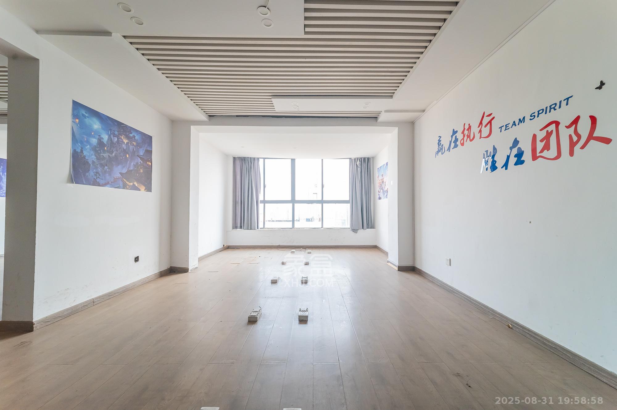 尚城 4室2厅1卫 70.5万 尚城 4室2厅1卫 70.5万客厅