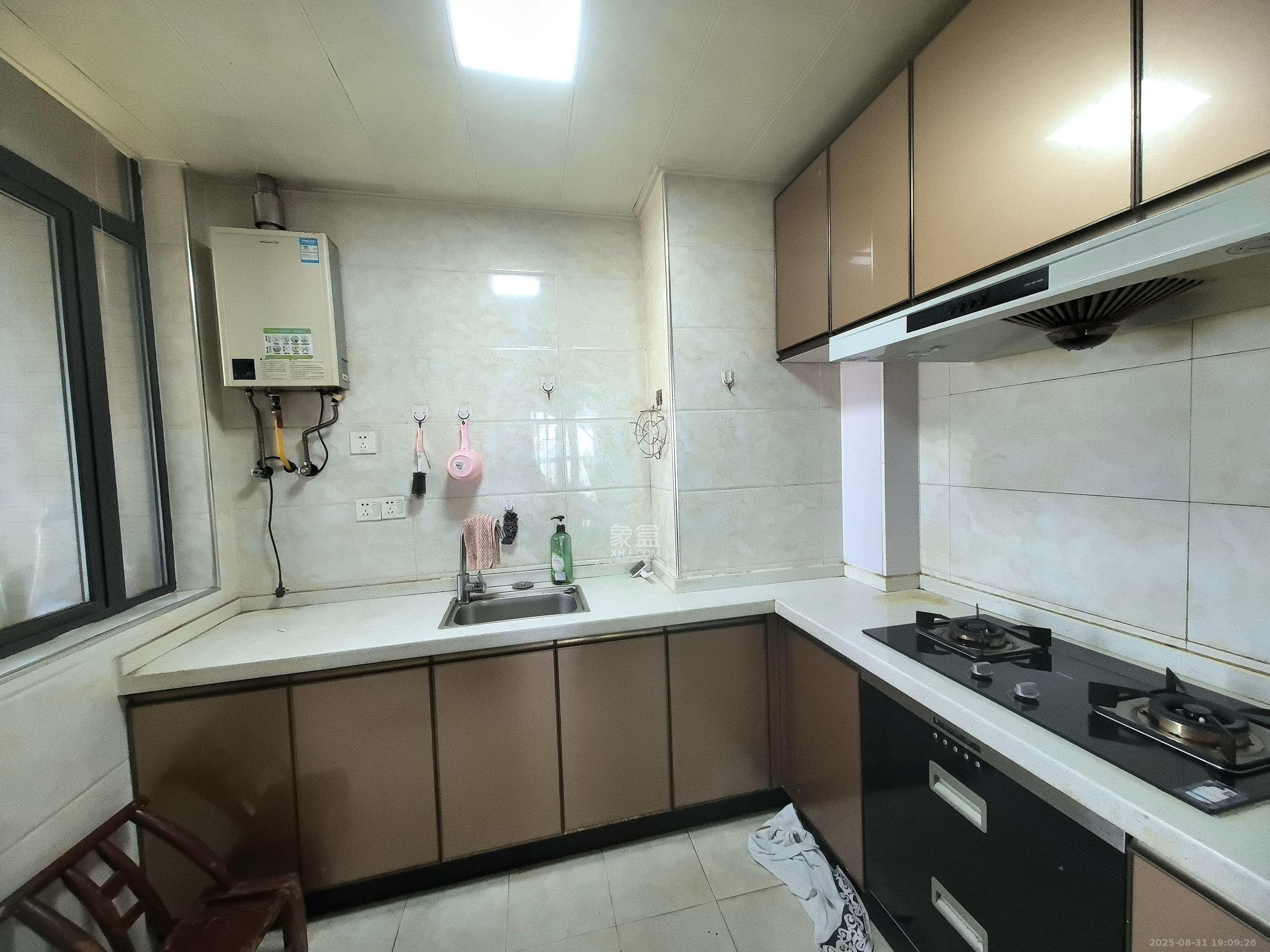 盛世耀凯  3室2厅1卫    2500.0元/月 盛世耀凯  3室2厅1卫    2500.0元/月室内图