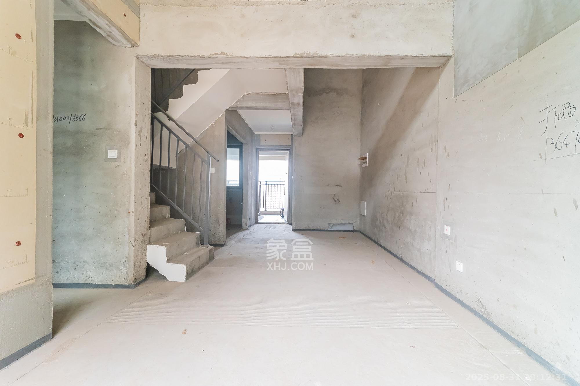 金辉优步星樾 3室2厅2卫 59.8万 金辉优步星樾 3室2厅2卫 59.8万客厅