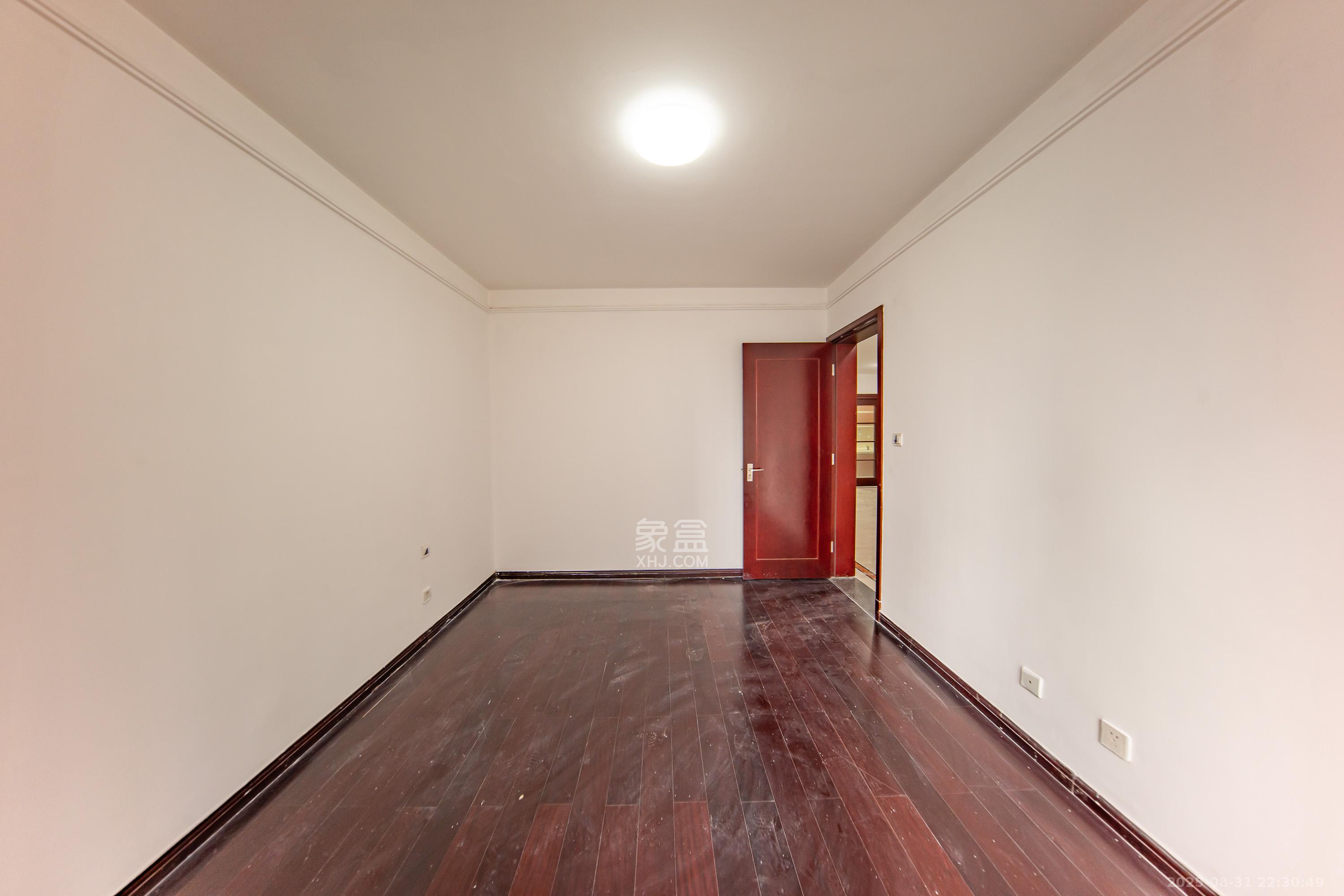 中海国际二期 3室2厅1卫 65.0万 中海国际二期 3室2厅1卫 65.0万卧室