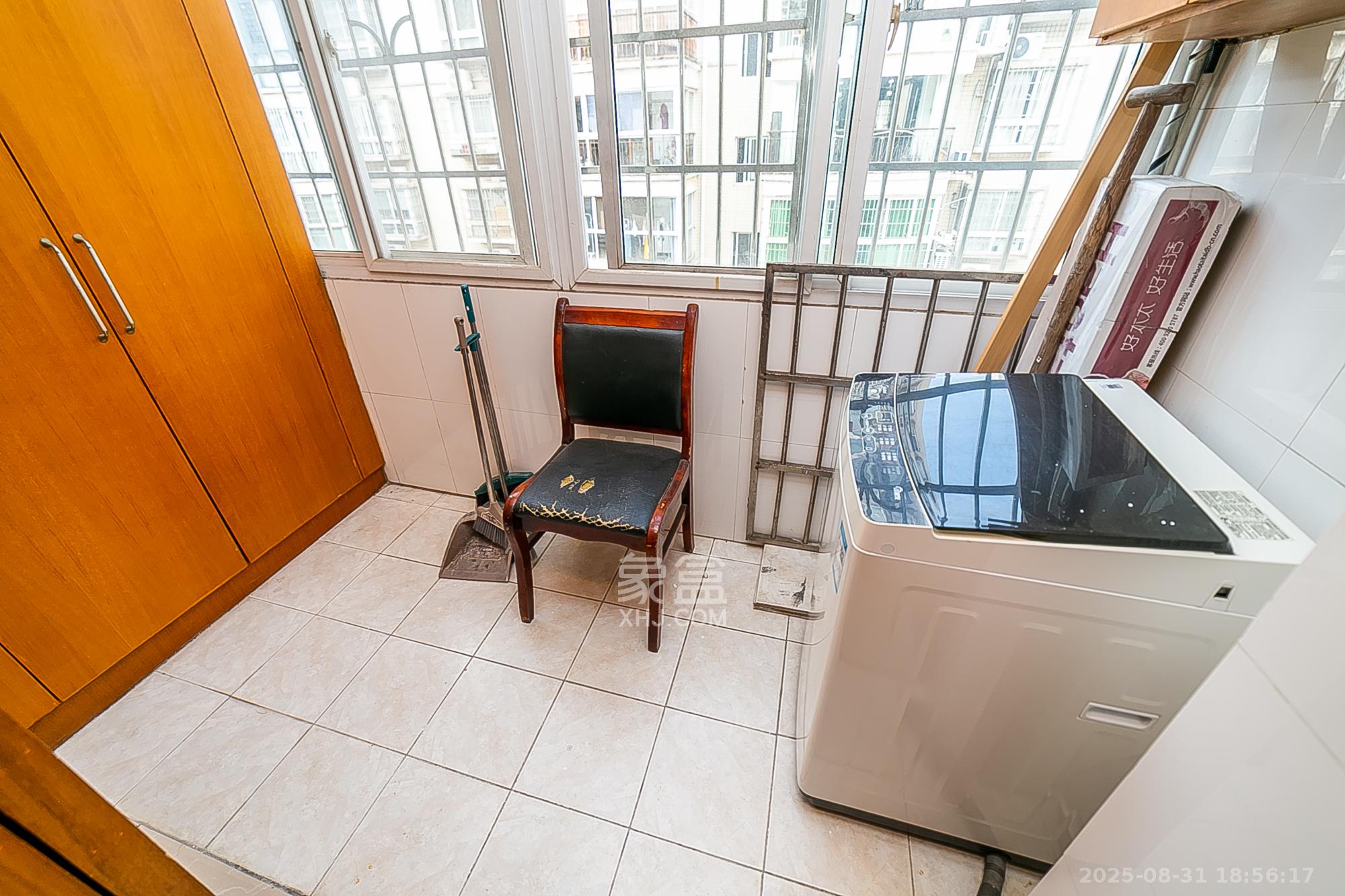 都市春天  3室2厅2卫    95.0万 都市春天  3室2厅2卫    95.0万阳台